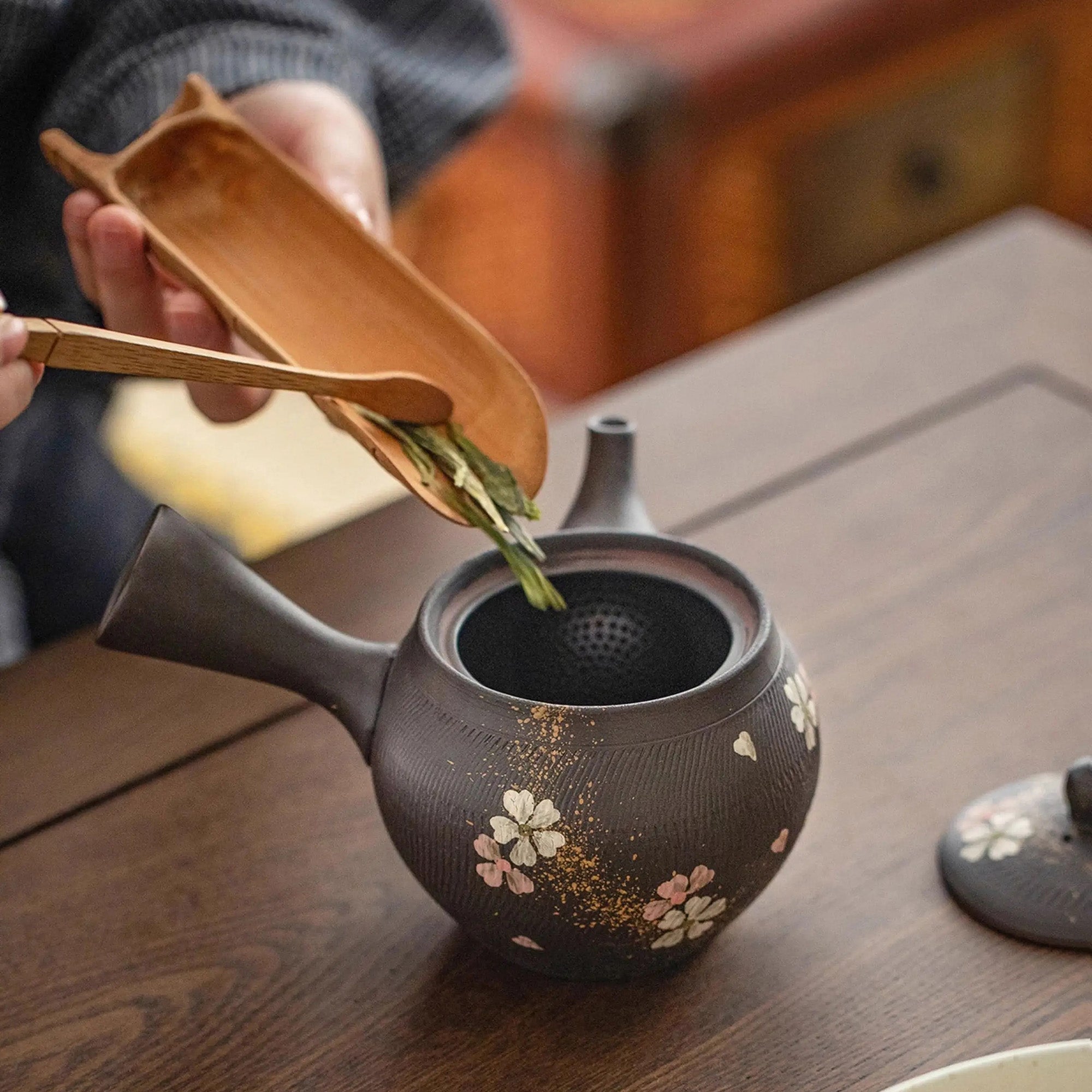Théière kyusu latérale Tokoname-yaki décor sakura