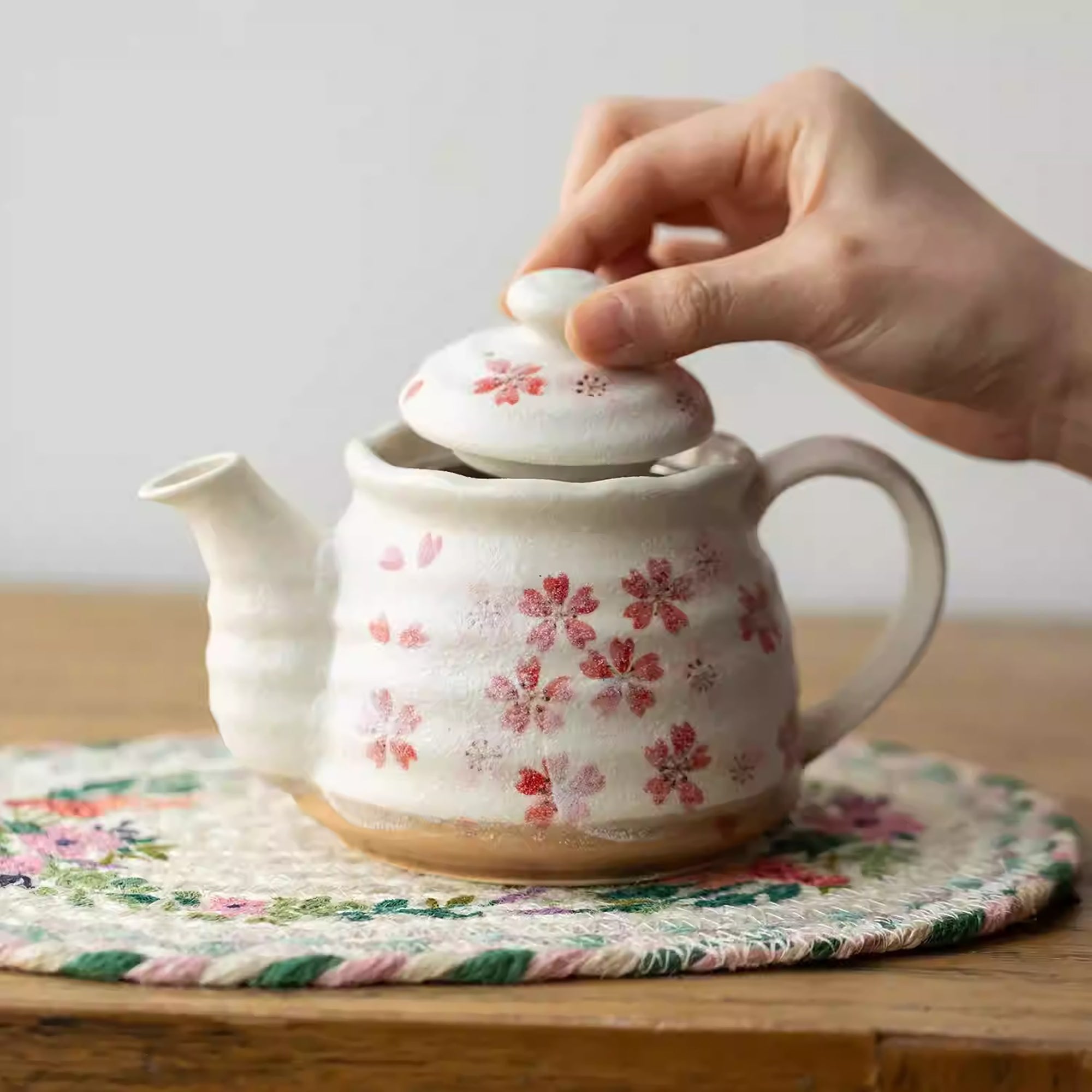 Minoyaki Teeservice mit rosa Kirschblütenmotiv