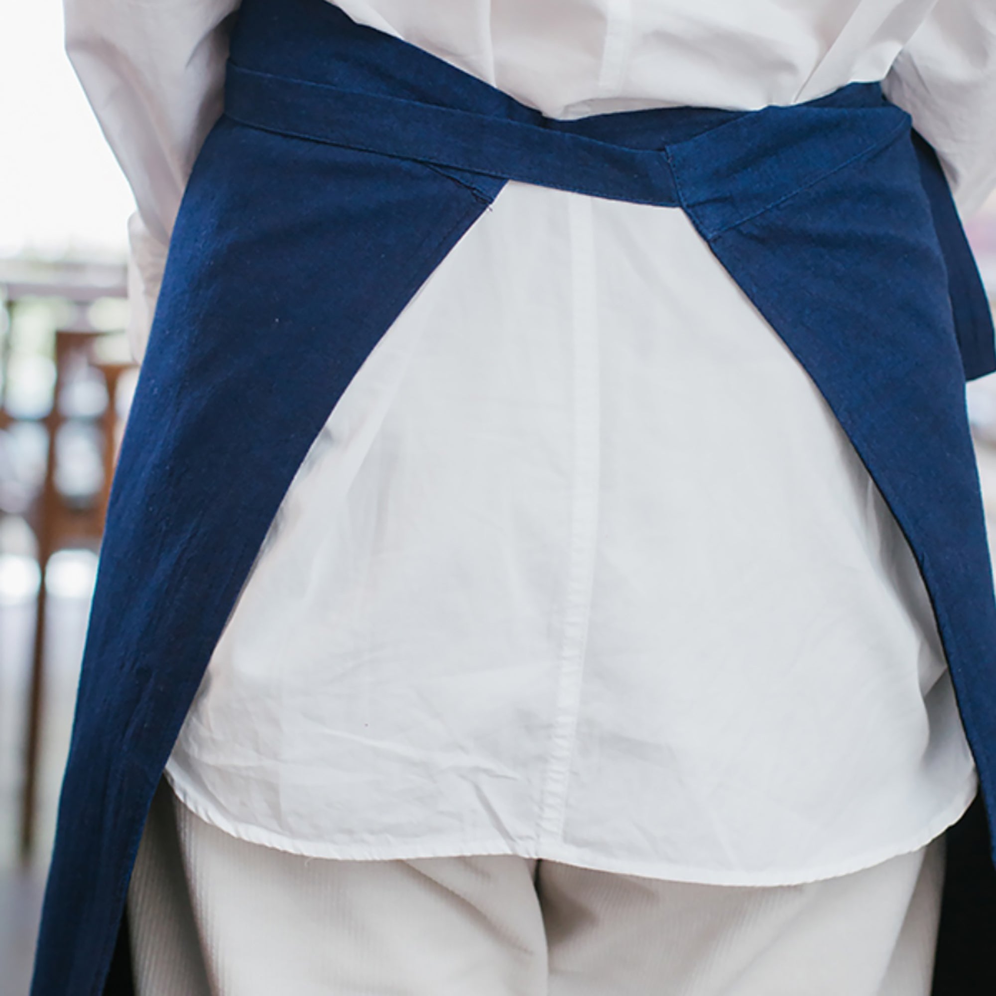 Tablier traditionnel en indigo teint à la cire végétale