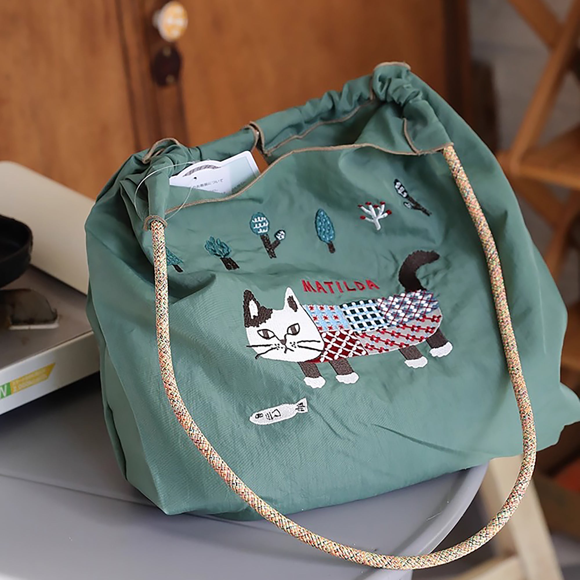 Sac tote en nylon brodé chat Kusuguru