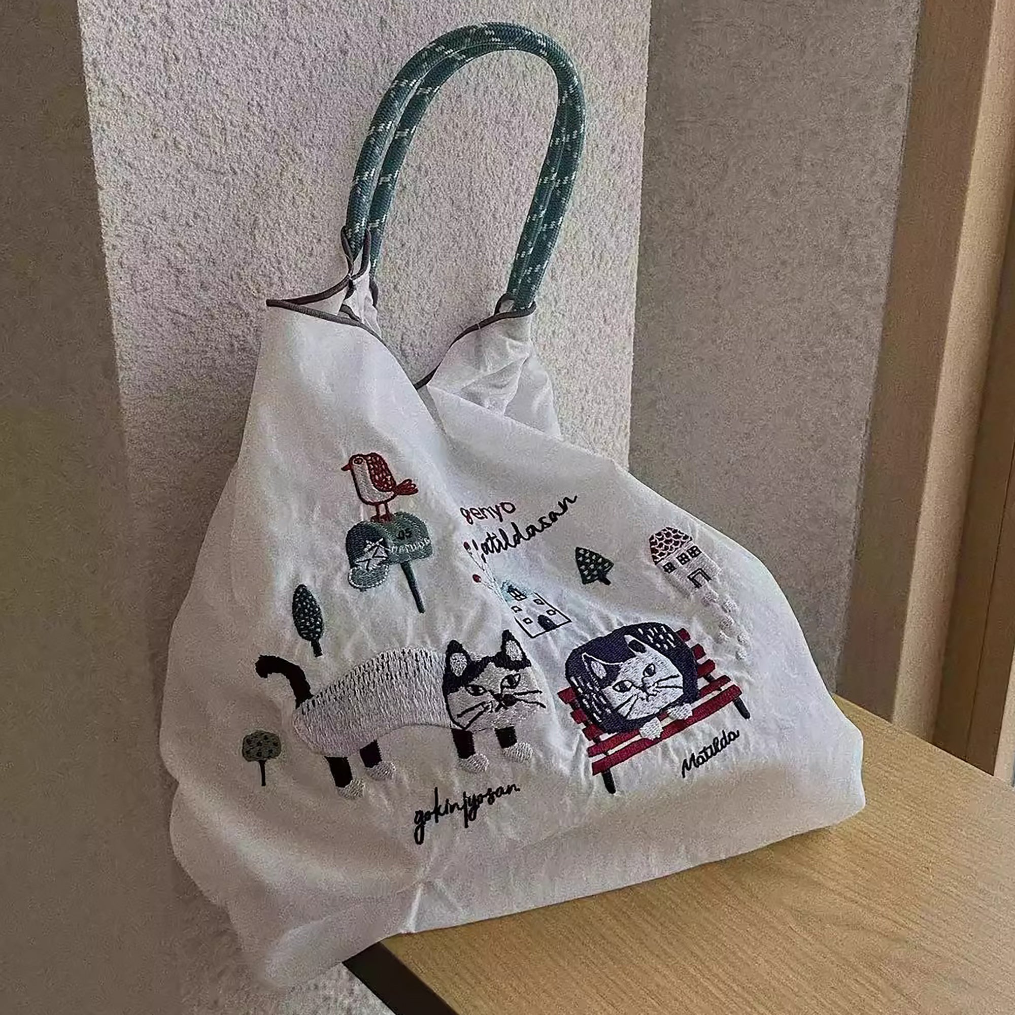 Kusuguru Einkaufstasche aus besticktem Nylon mit Katzenmotiv
