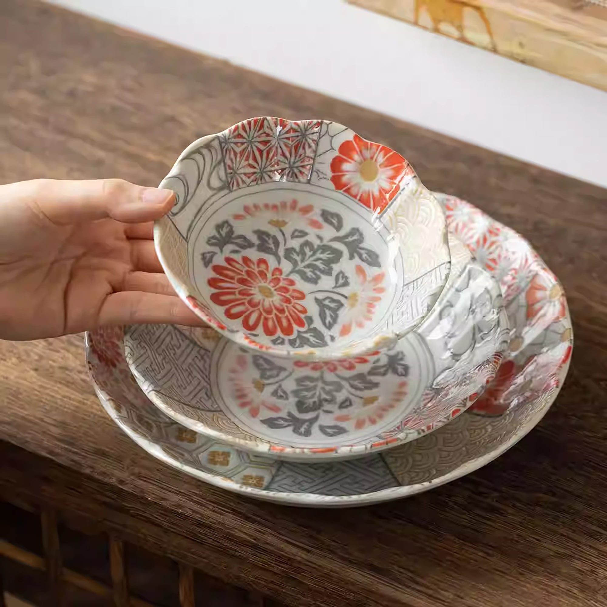 Vaisselle Minoyaki motif chrysanthème et vagues porte-bonheur