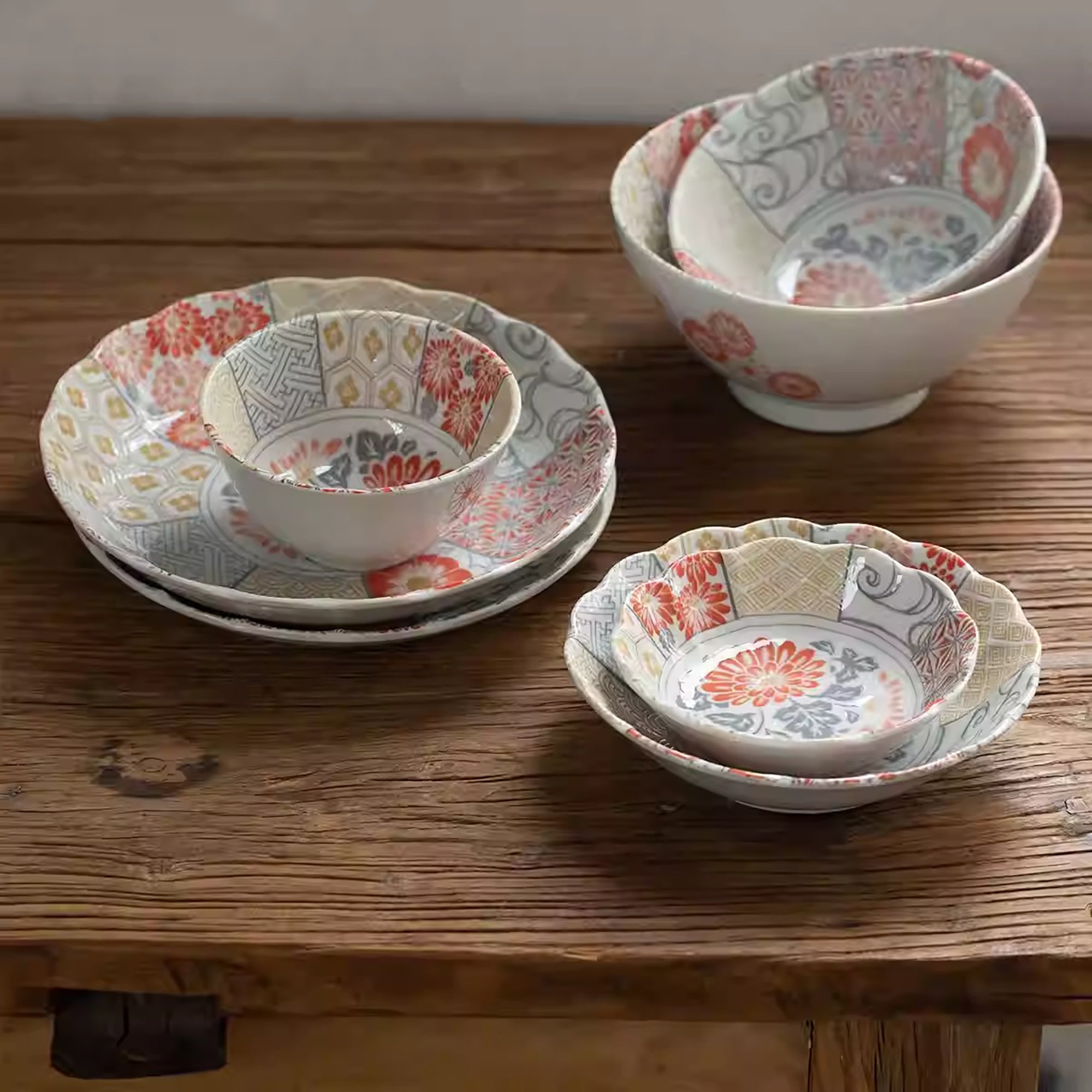 Vaisselle Minoyaki motif chrysanthème et vagues porte-bonheur