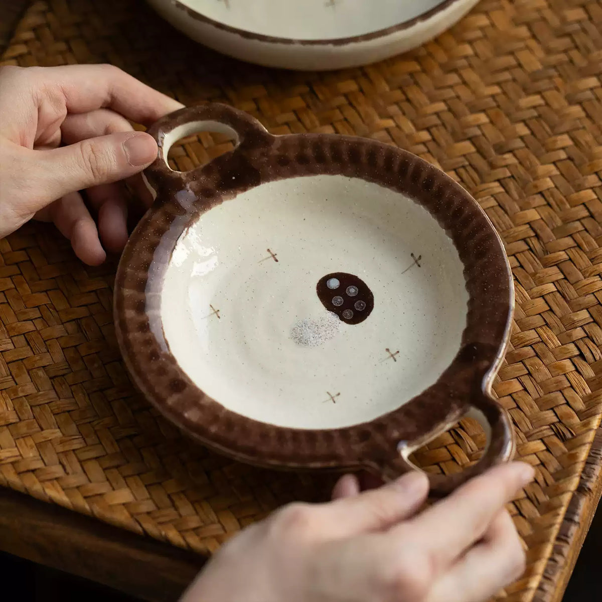 Vaisselle en céramique à motifs de champignons