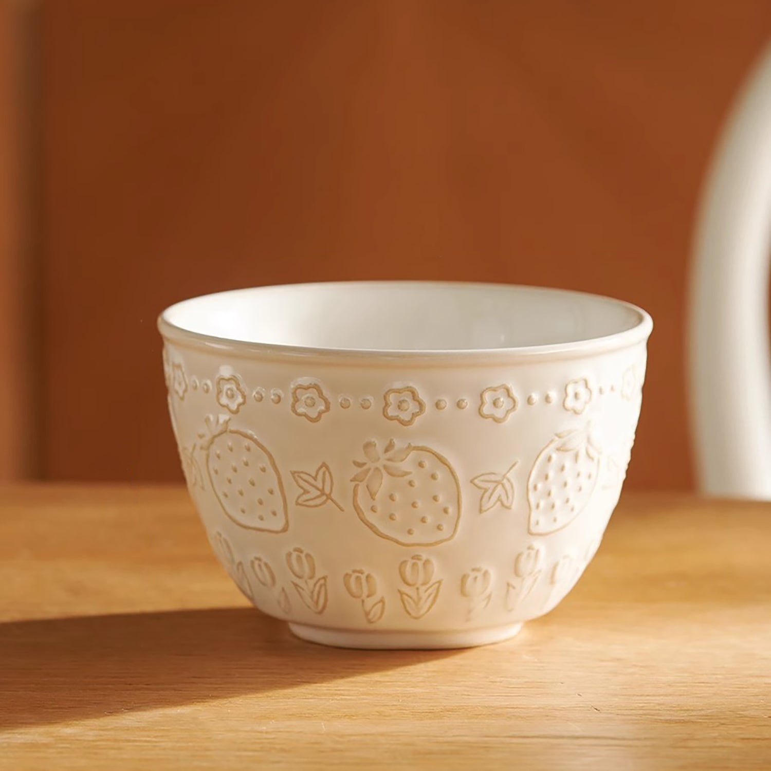 Vaisselle en céramique avec motif relief lapin