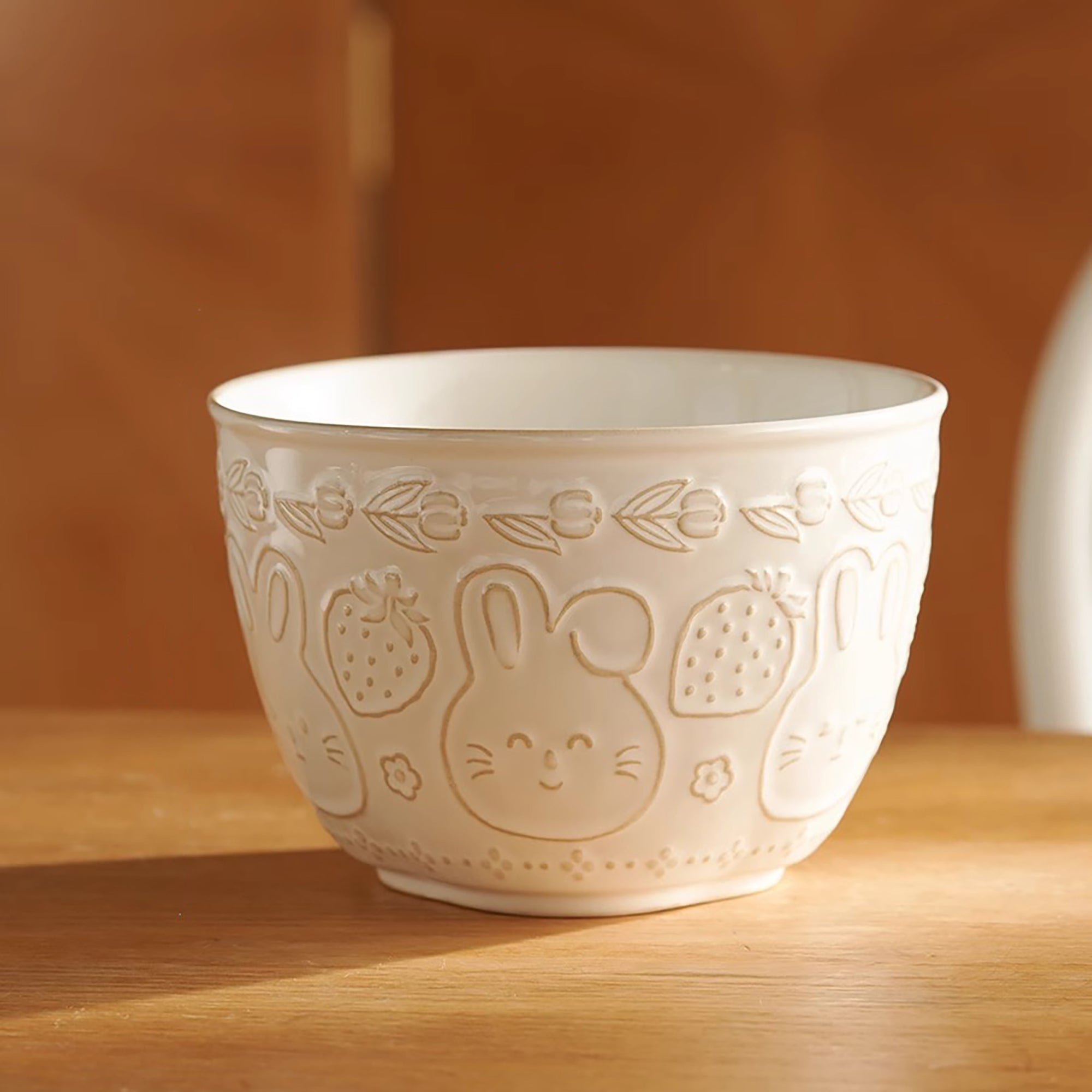 Vaisselle en céramique avec motif relief lapin