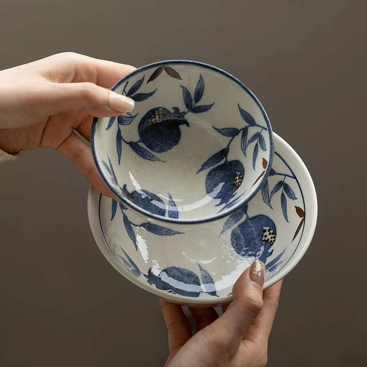 Vaisselle Mino-yaki en céramique à motifs de grenade bleus