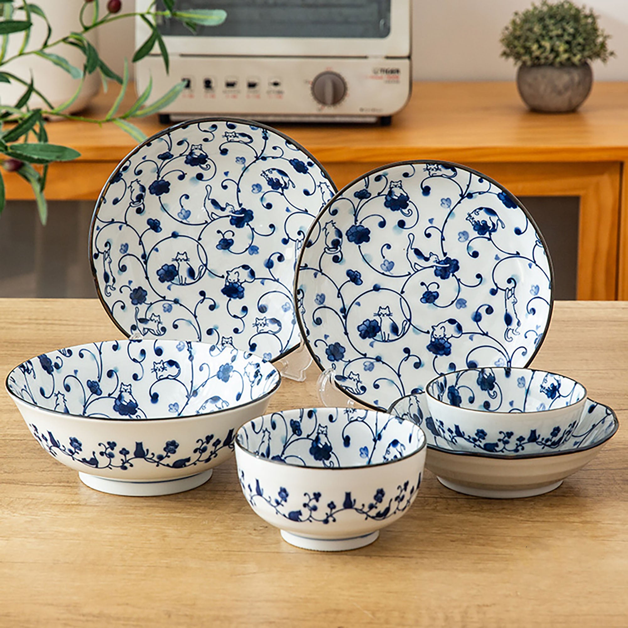 Ceramic Minoyaki Tableware with Cute Cats Pattern