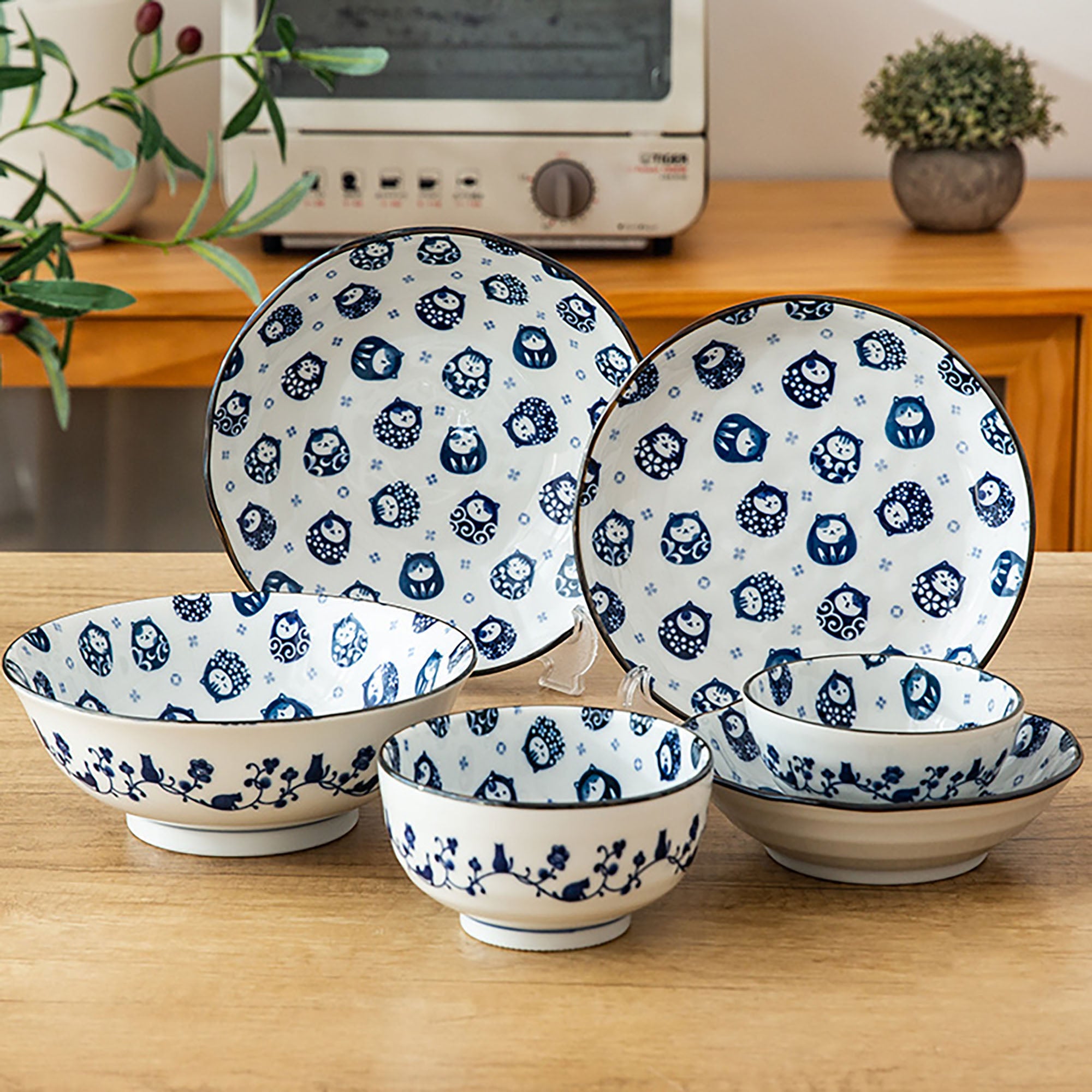 Ceramic Minoyaki Tableware with Cute Cats Pattern