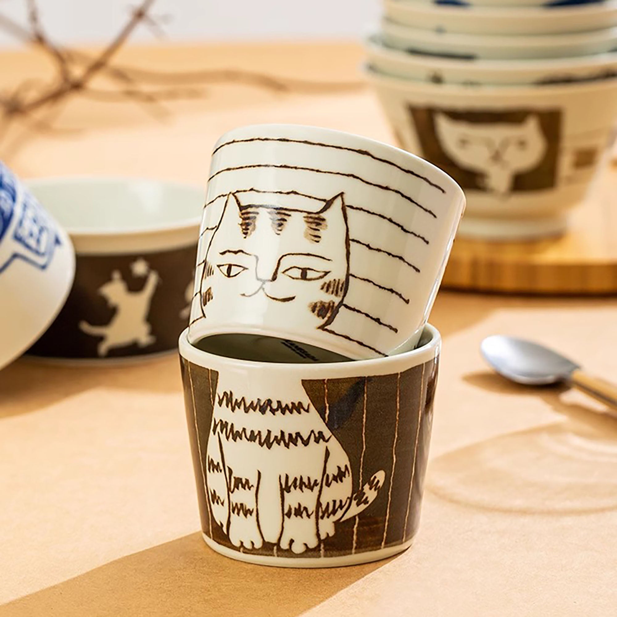 Minoyaki-Tasse mit „Katzen-Tagebuch“-Muster
