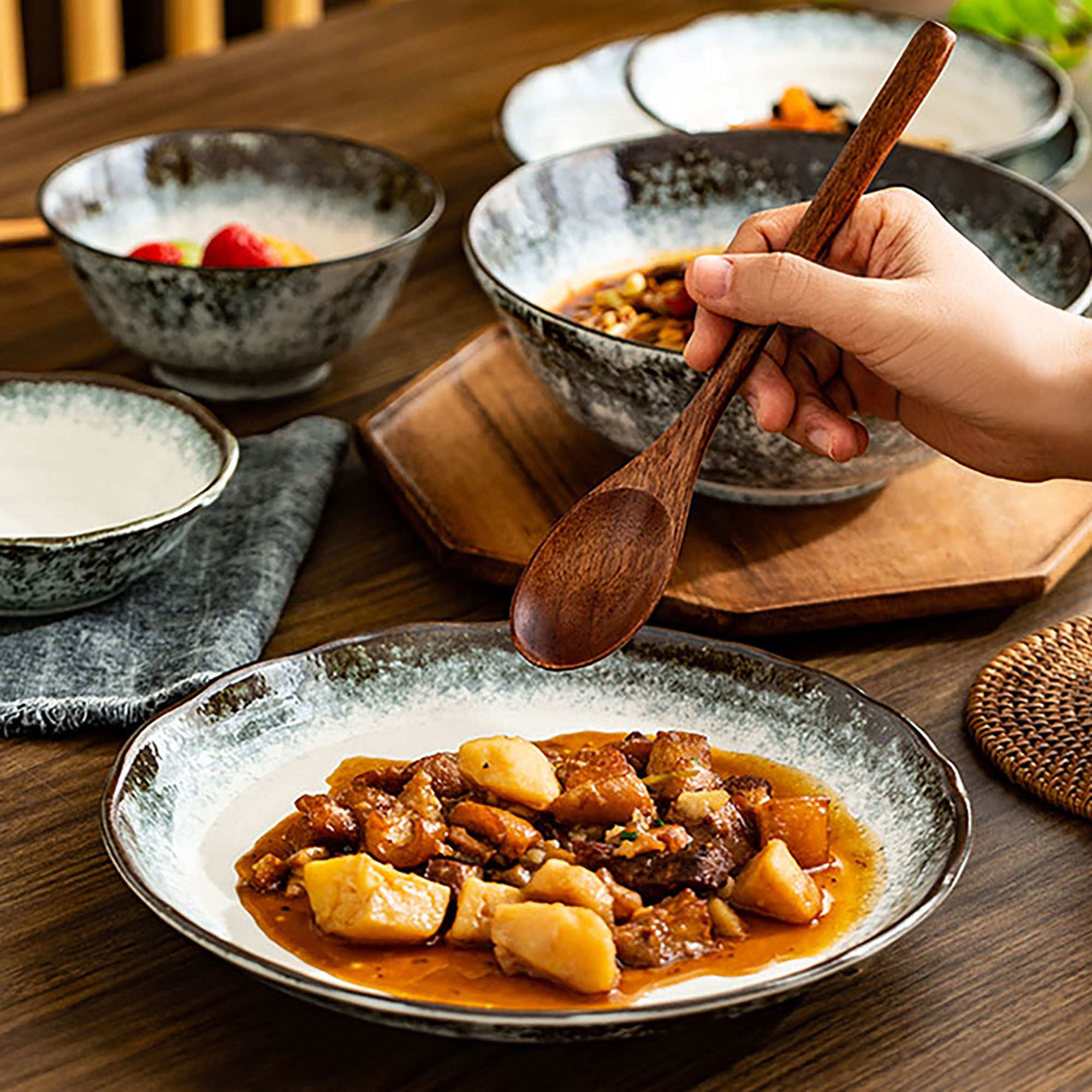 Japanese minimalist tableware