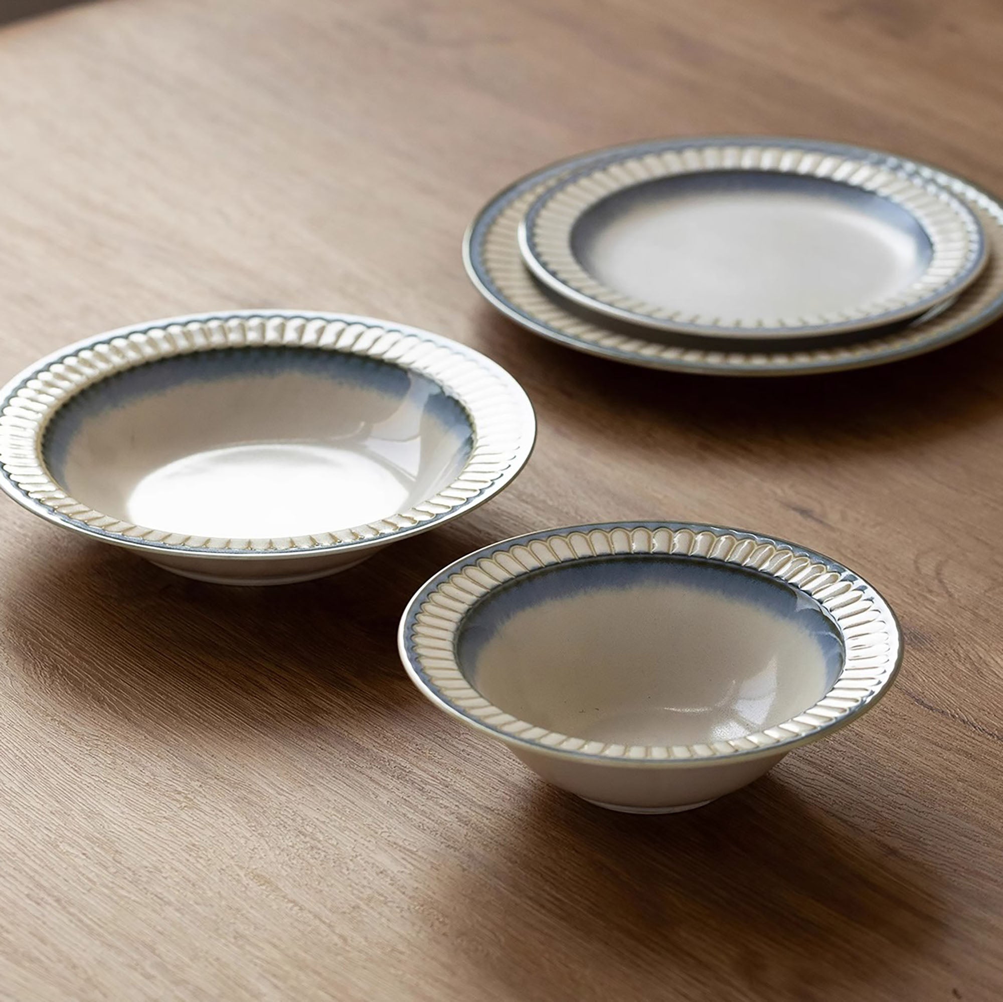 Assiette en céramique avec motif “Éclat Marin”