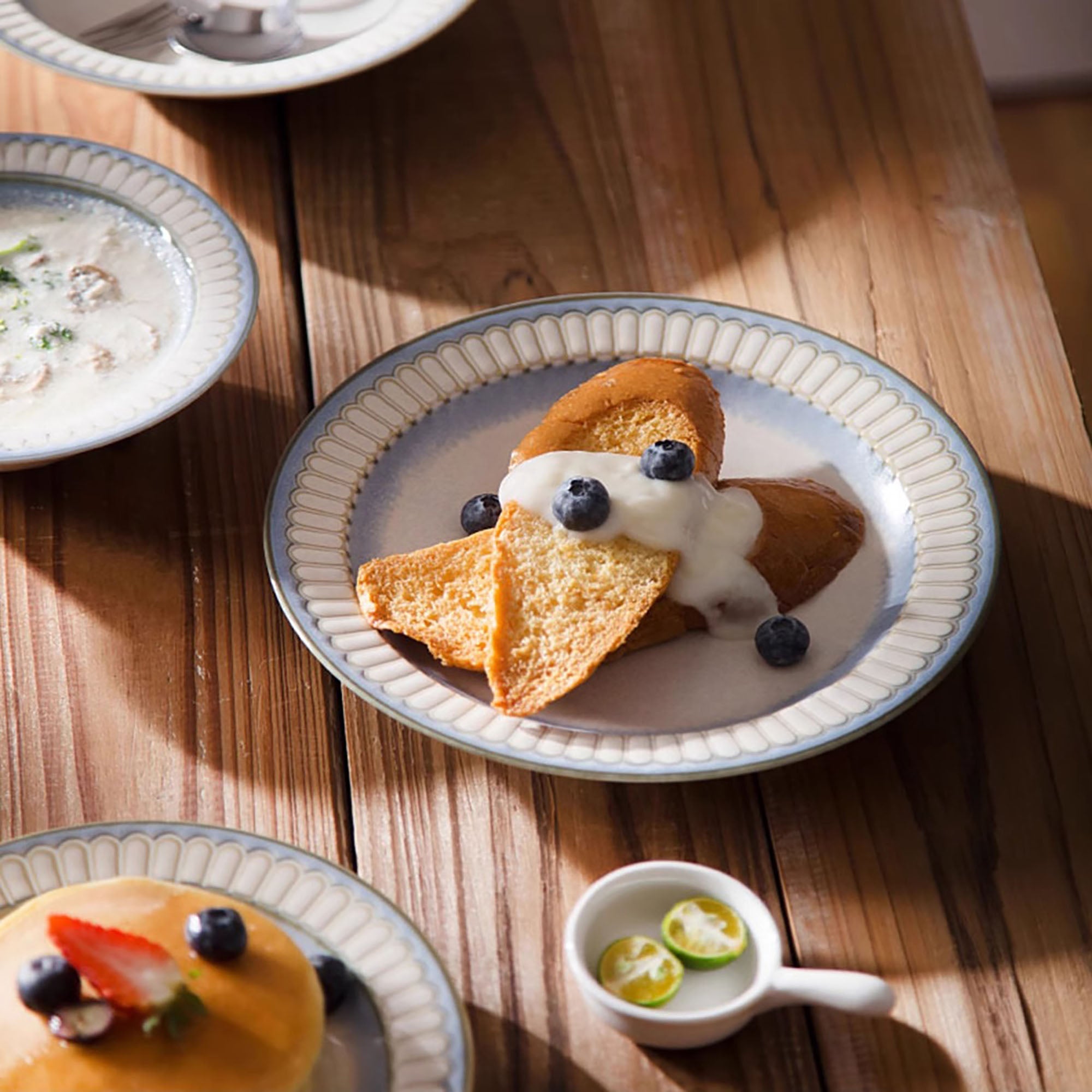 Assiette en céramique avec motif “Éclat Marin”