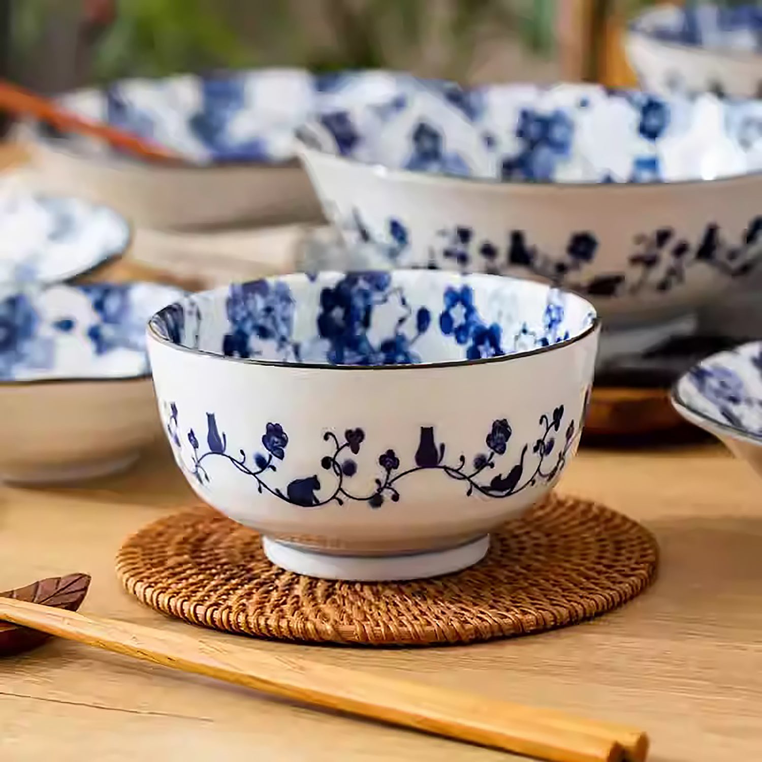 Service de vaisselle Minoyaki avec motifs chats et fleurs