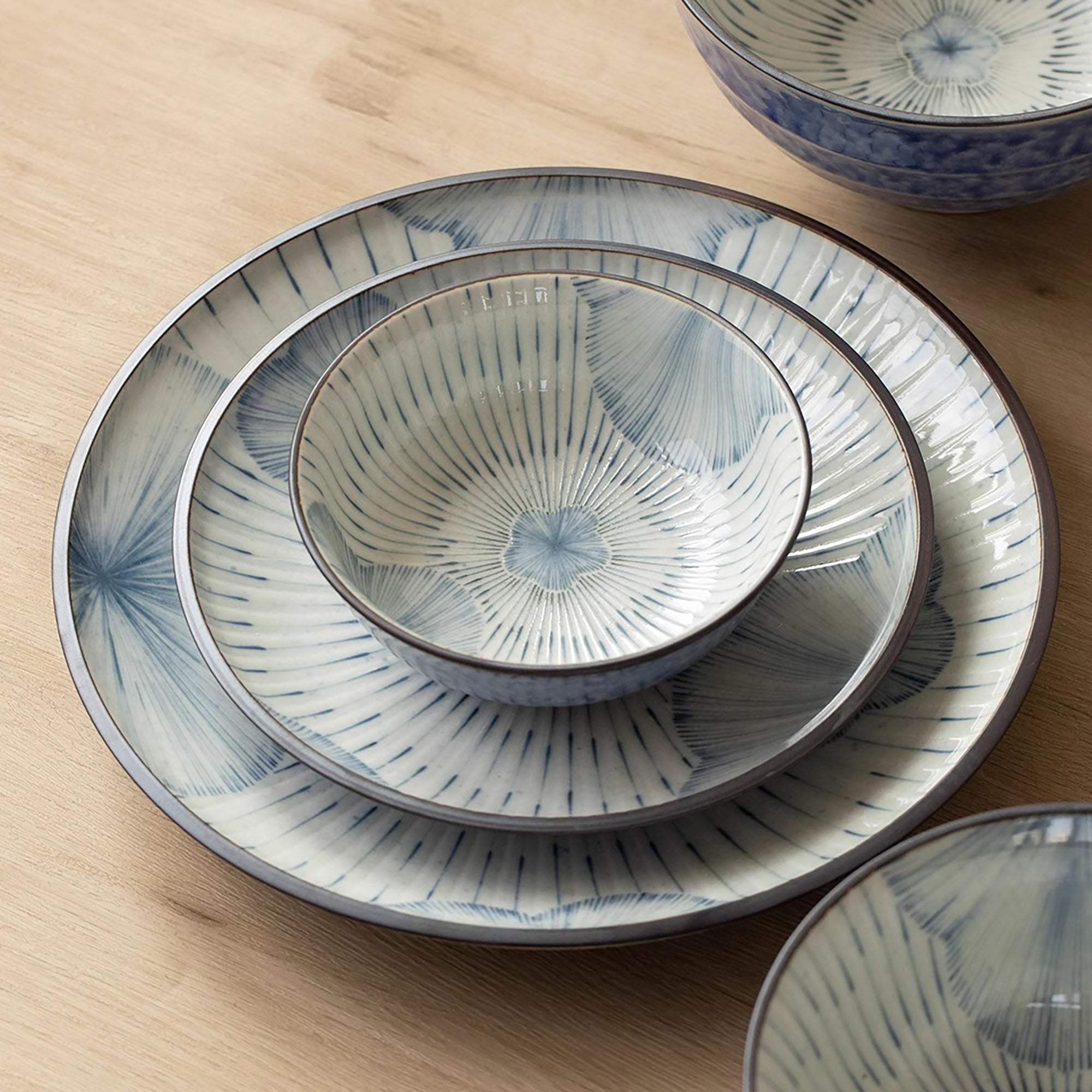 Vaisselle en céramique Mino-yaki "Sakura bleue sous la pluie”