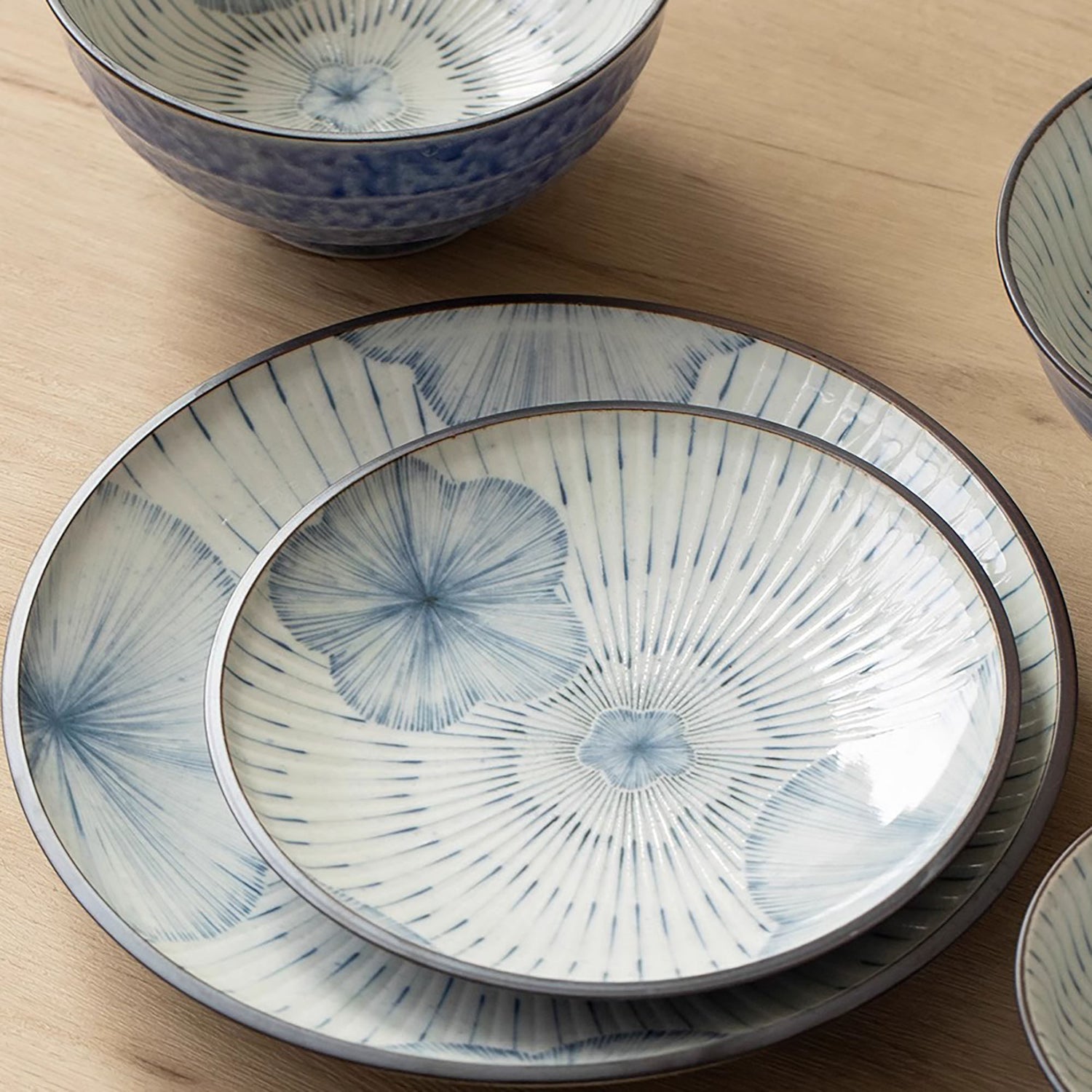 Vaisselle en céramique Mino-yaki "Sakura bleue sous la pluie”