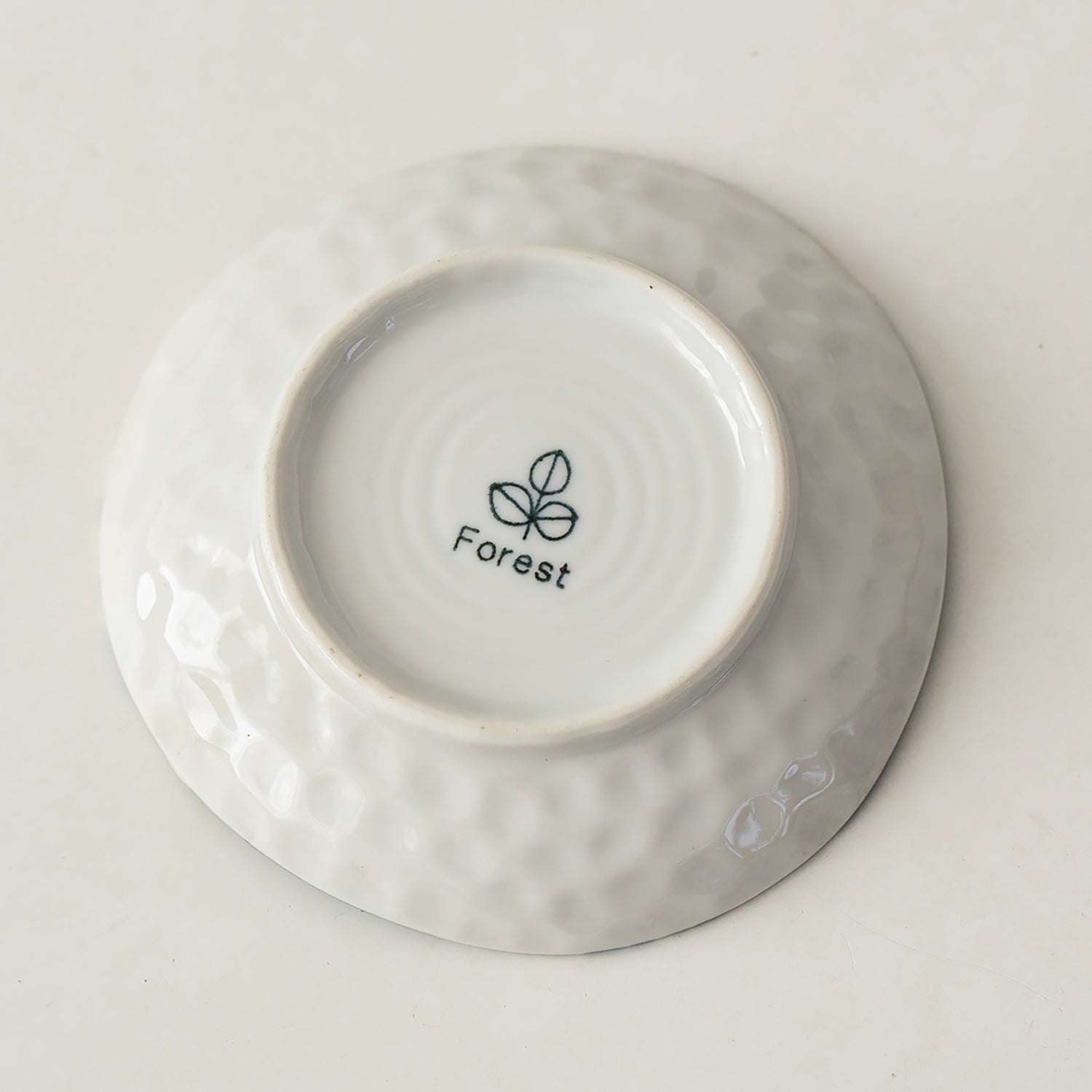 Vaisselle Mino-yaki avec motif feuillage “Forest”