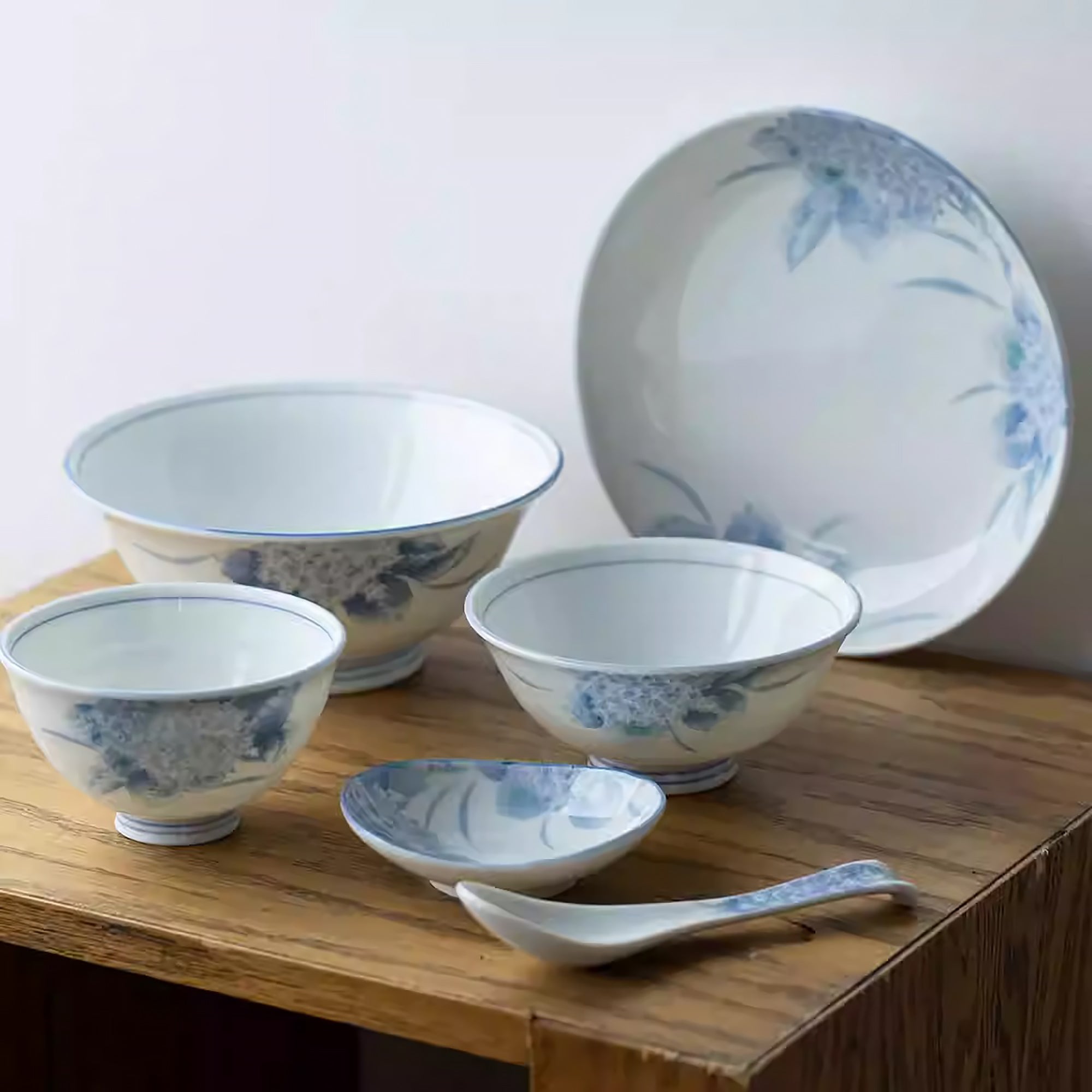 Vaisselle en porcelaine Minoyaki avec Motif hortensia