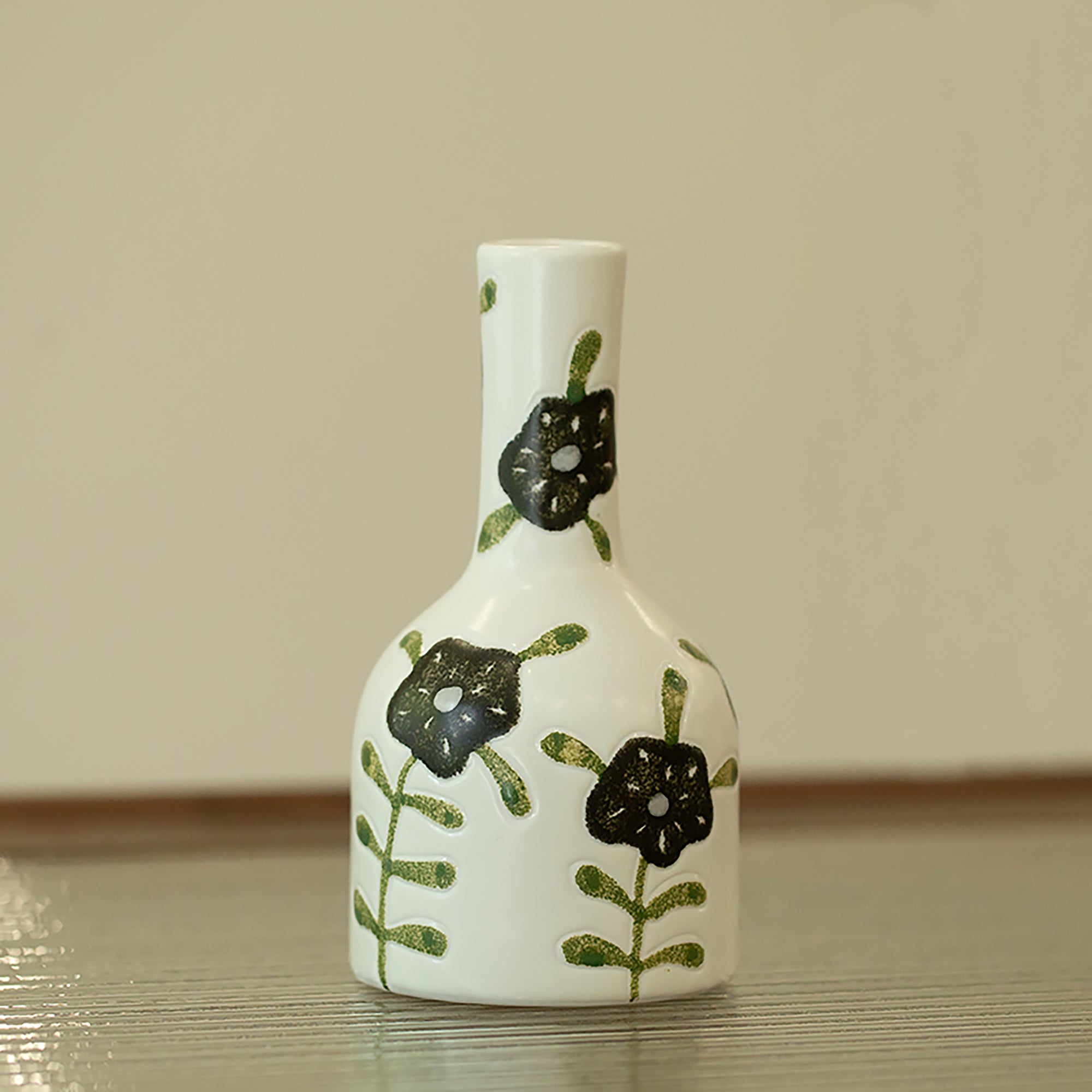 Vase en céramique avec motif chat noir