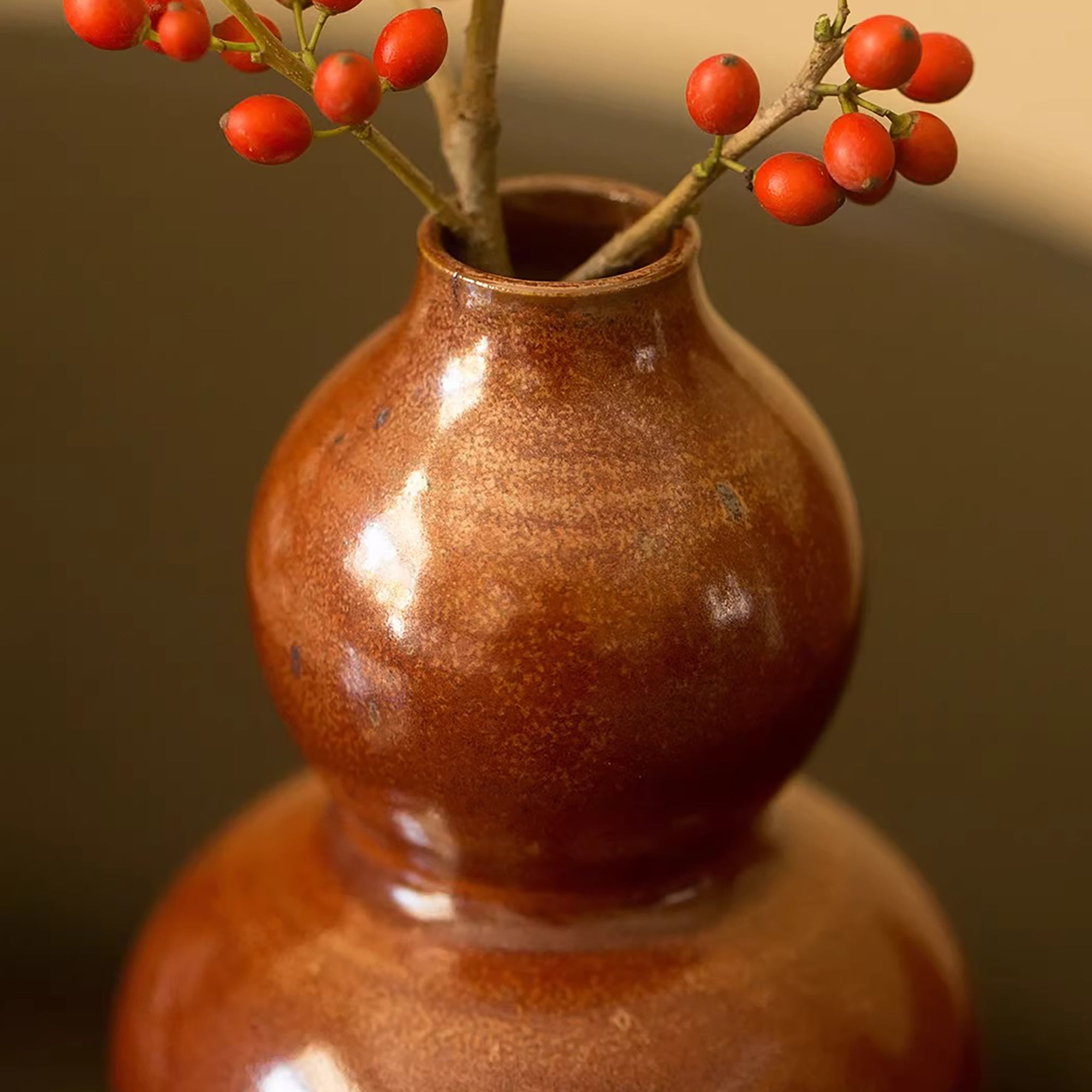 Petite Vase en céramique forme gourde brun rustique