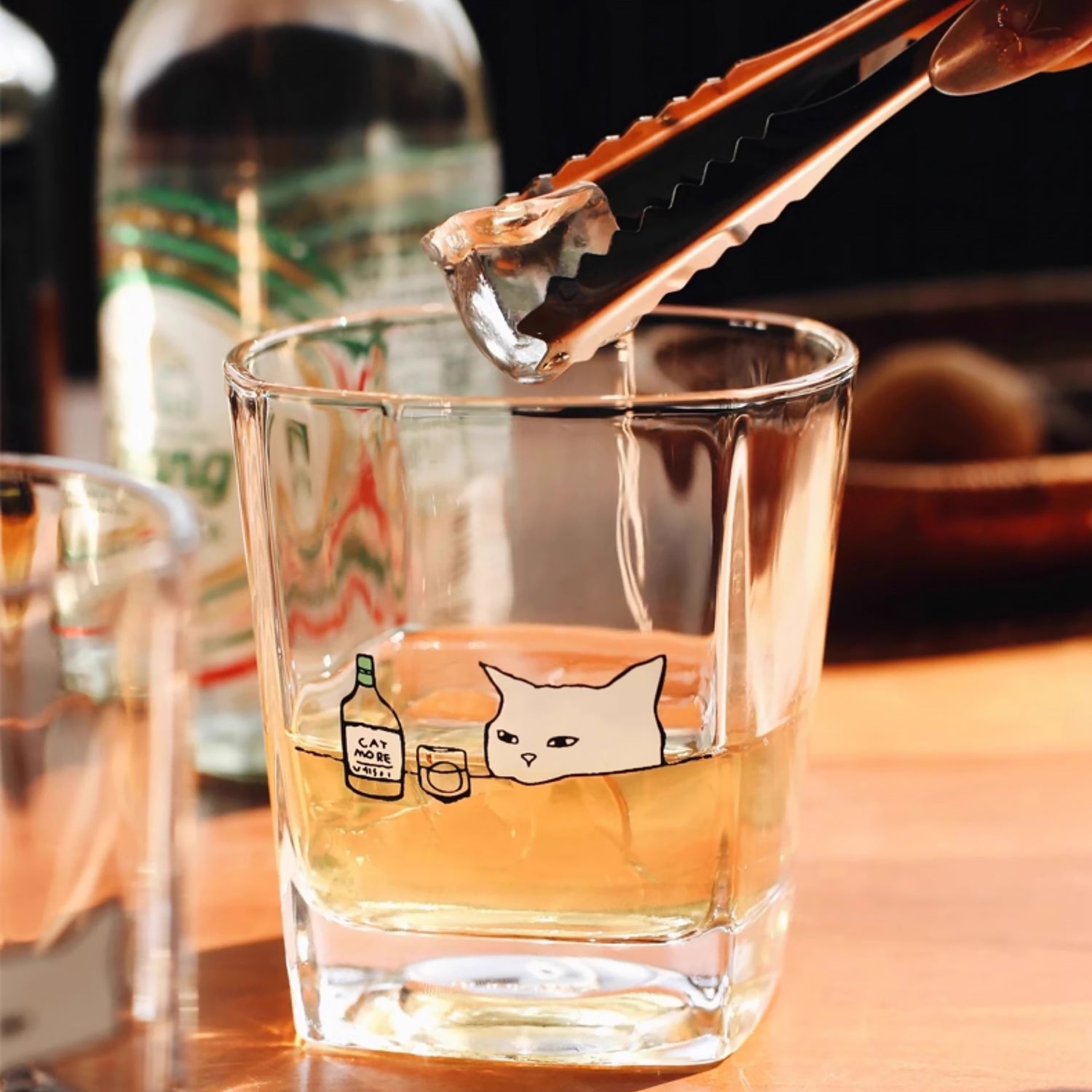 Verre avec mignon illustration de chat