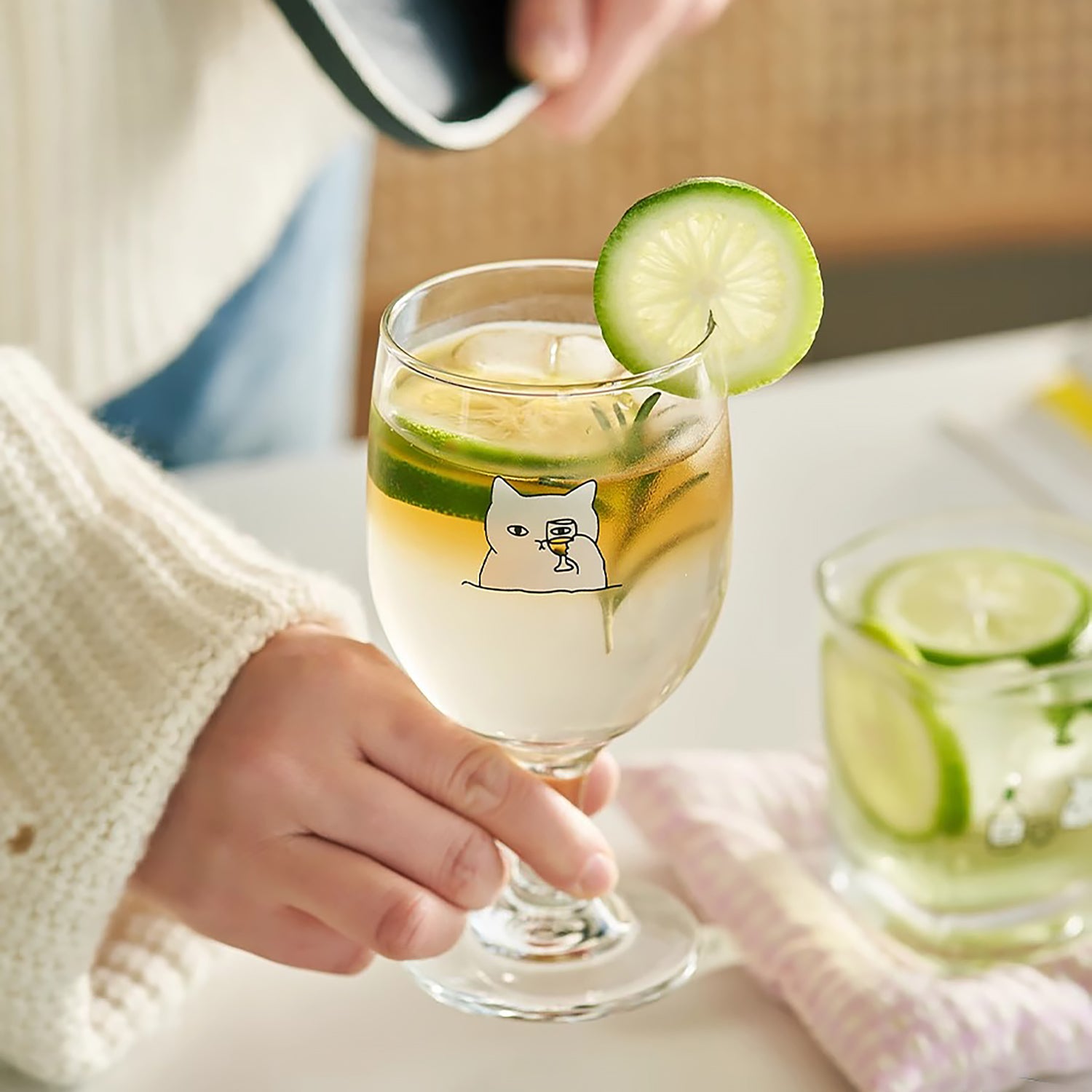 Verre avec mignon illustration de chat