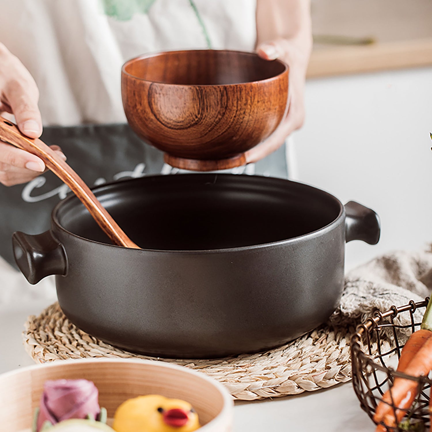 Cocotte en argile avec sa vapeur
