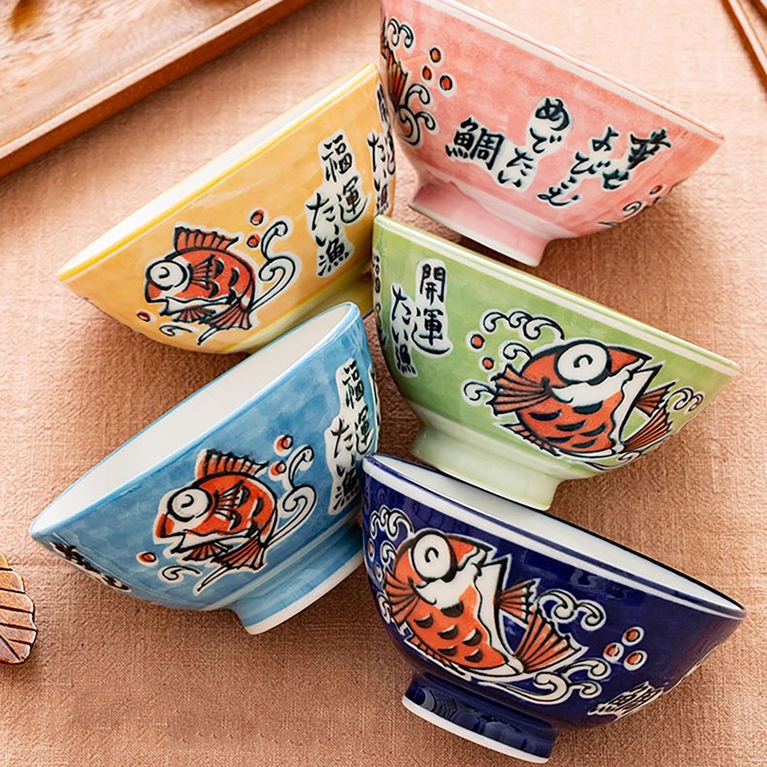 Bols à riz avec design bonheur japonais