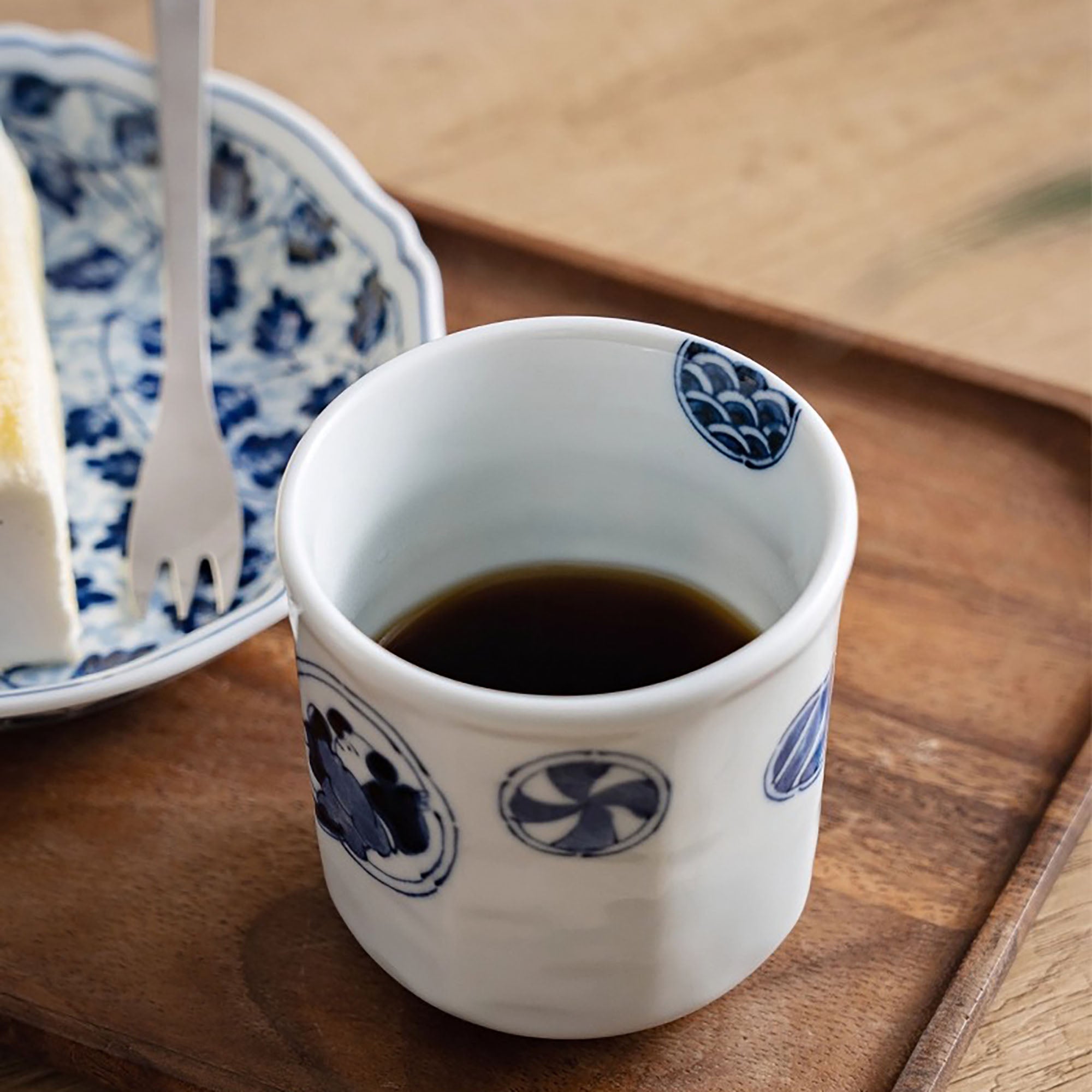 Tasse Yunomi en céramique bleu et blanc