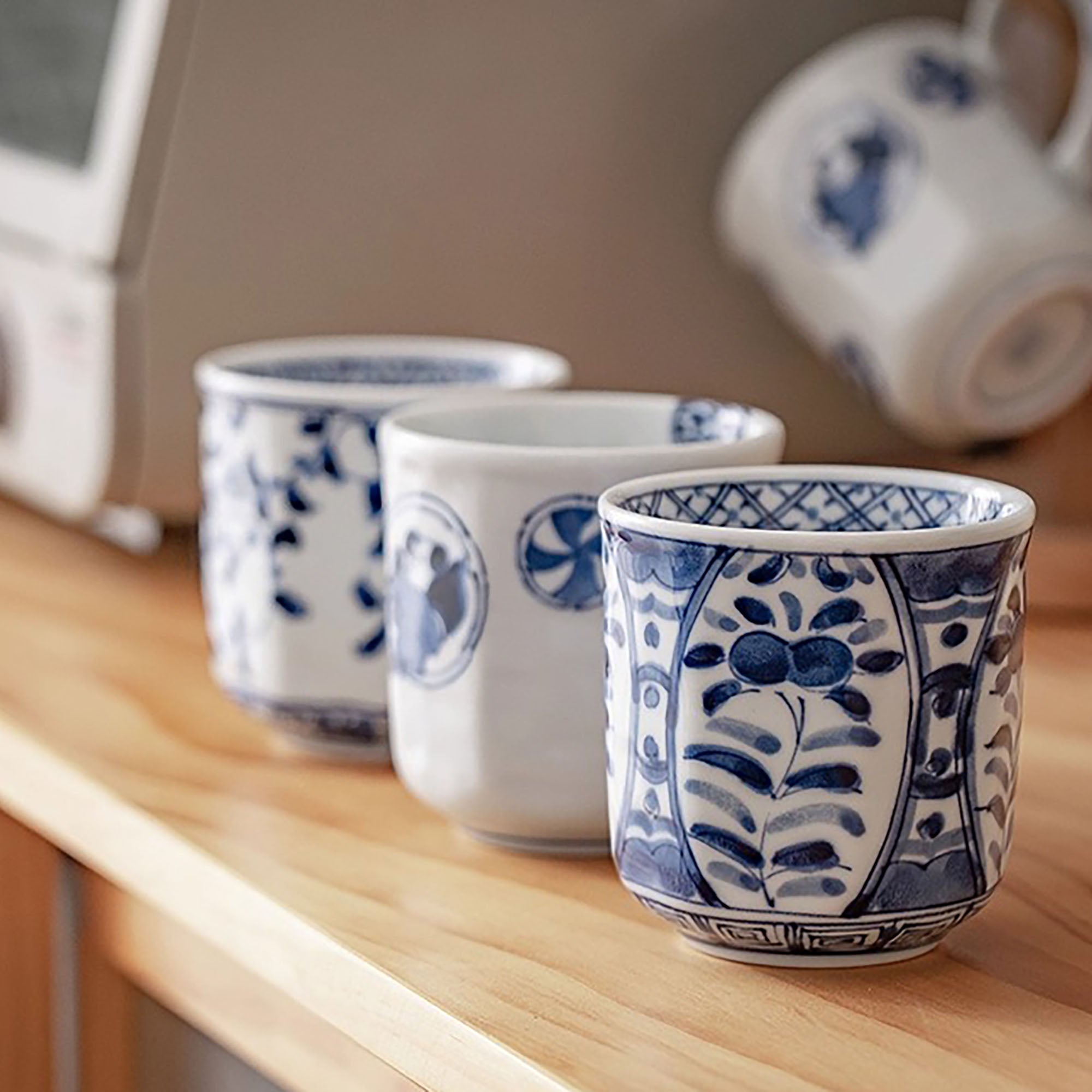Tasse Yunomi en céramique bleu et blanc