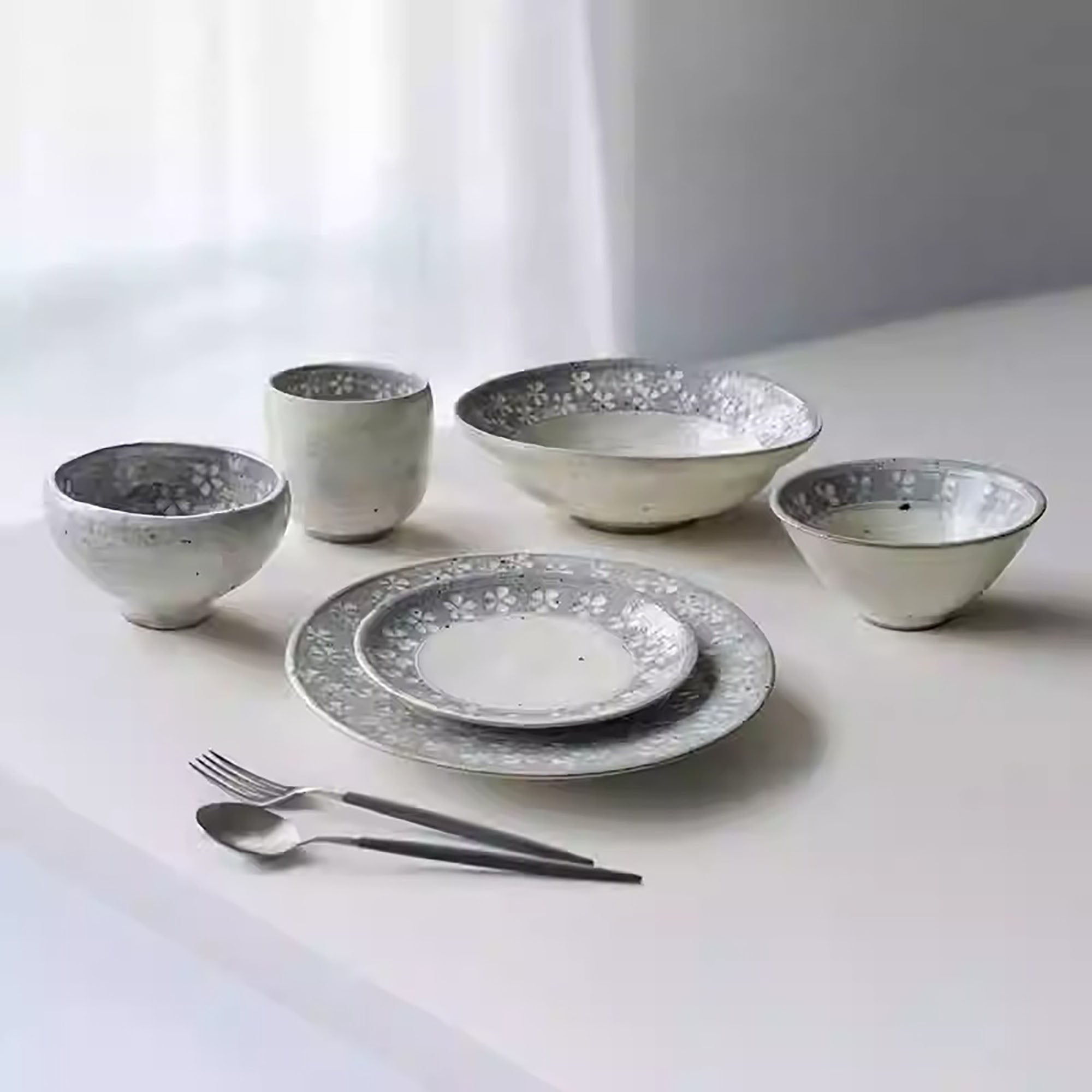 Tasse Ginpo Mishima avec motif floral