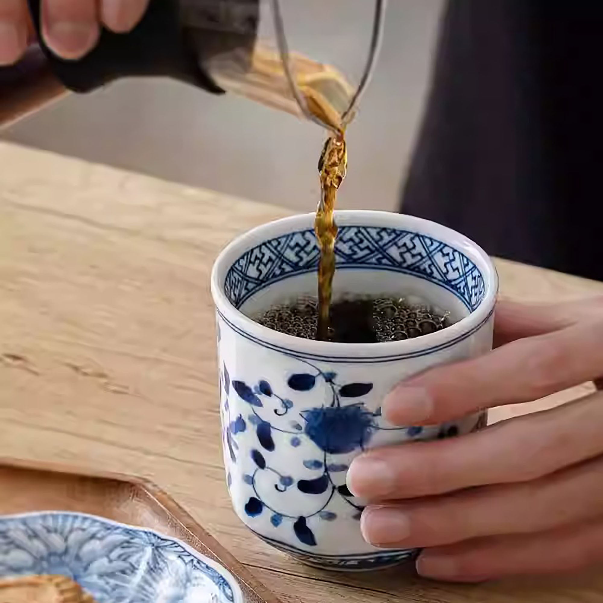 Tasse Yunomi en céramique bleu et blanc