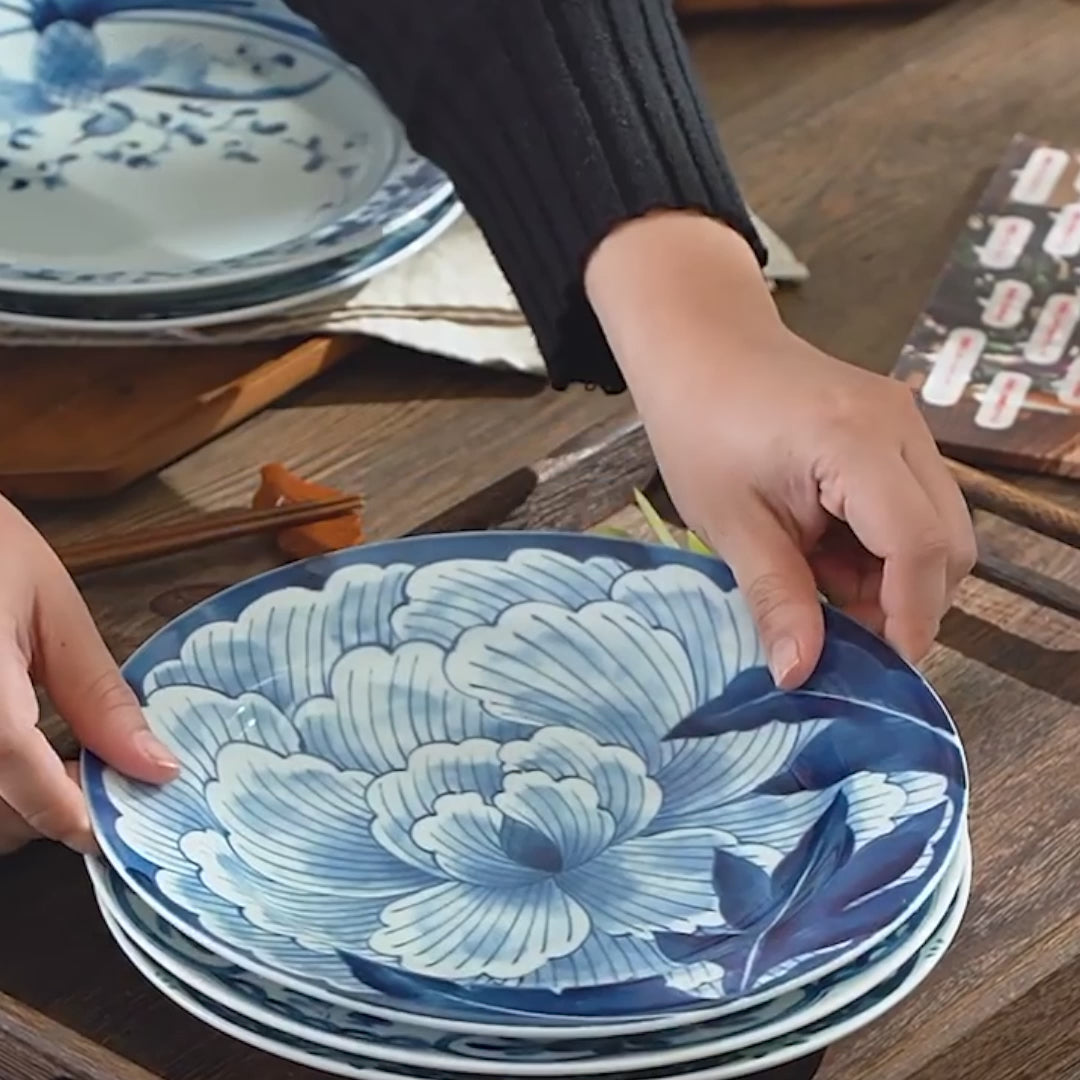 Traditional round plates