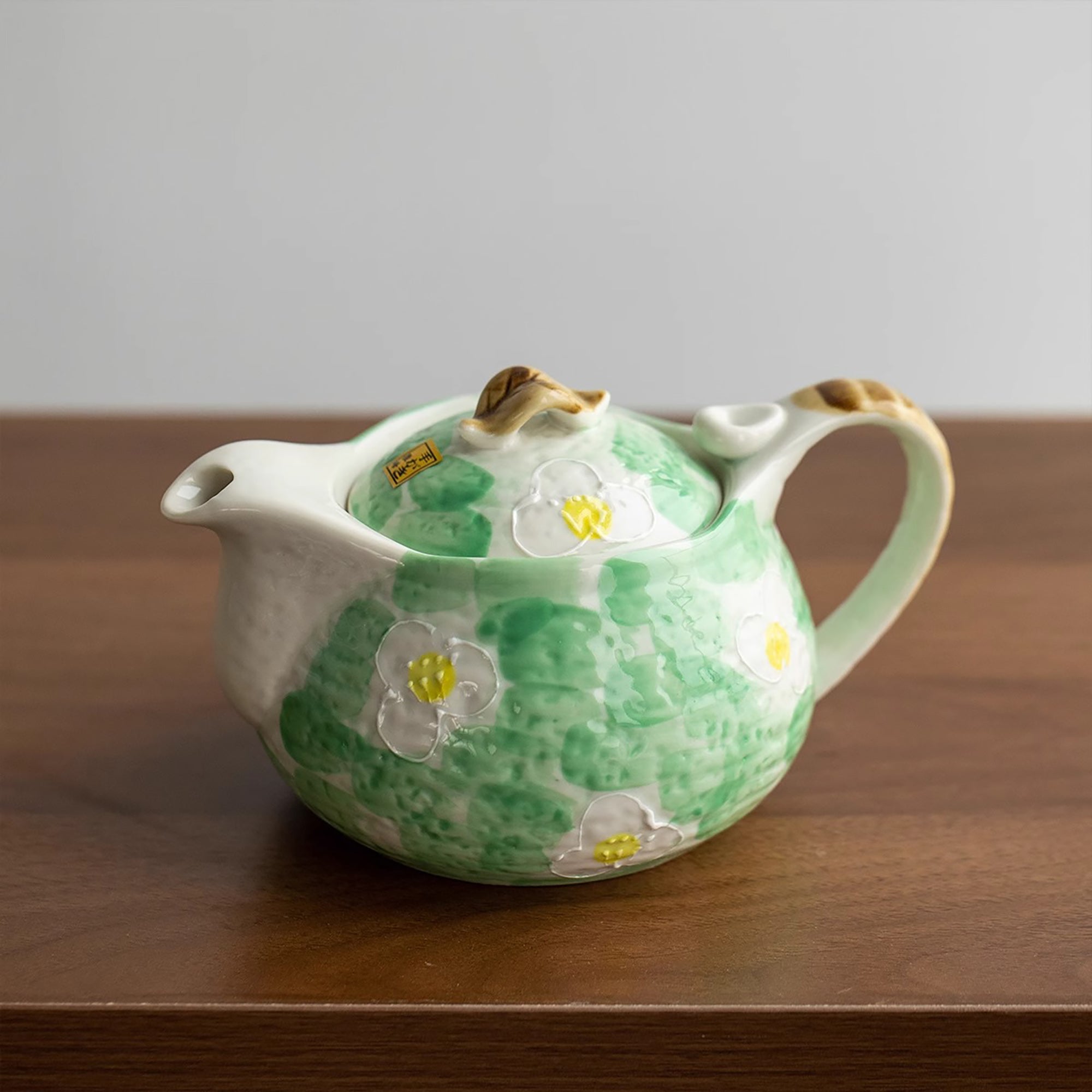 Théière artisanale Seto-yaki avec Motif sakura vert