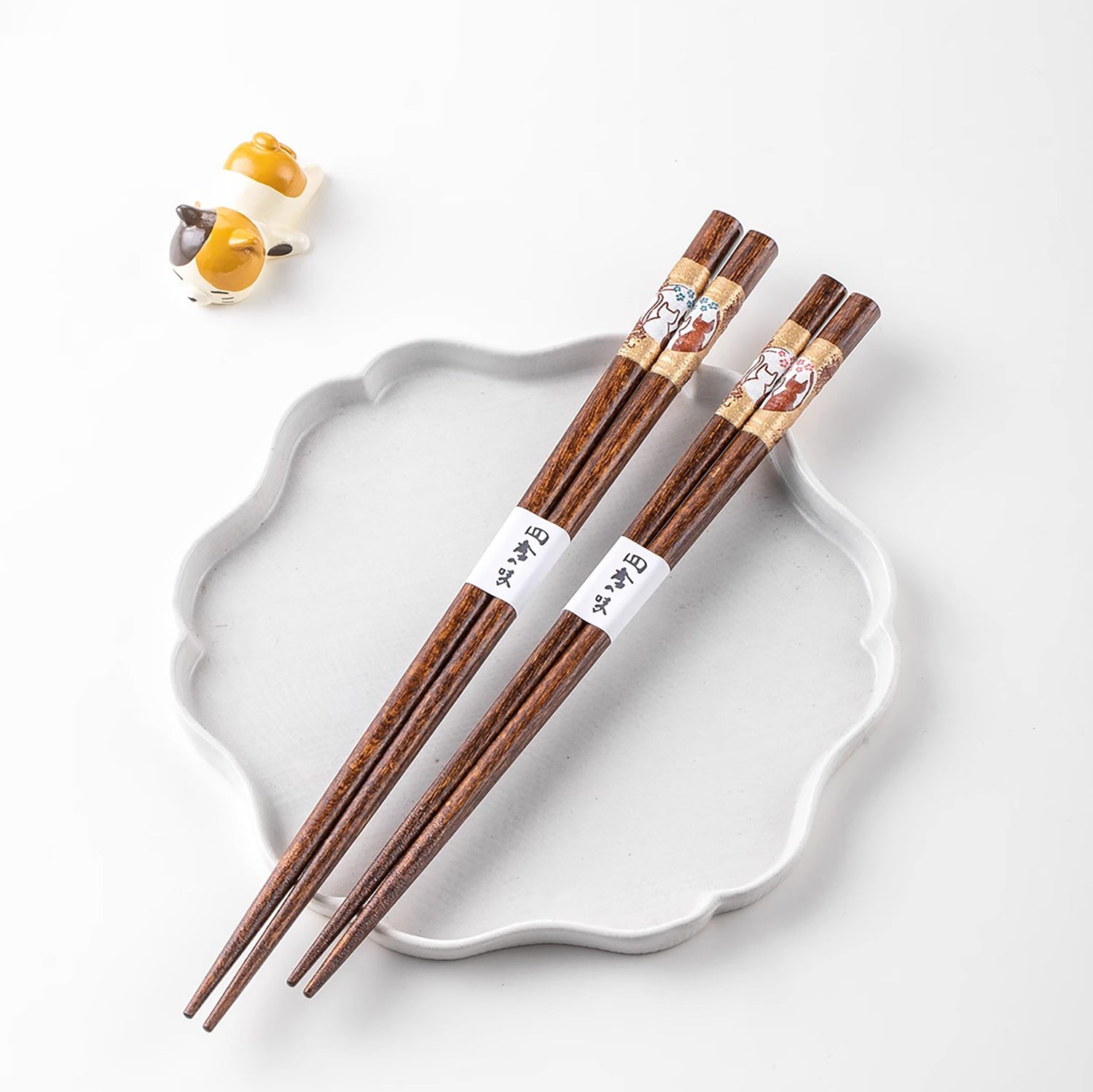 Baguettes en bois avec Chats sous les fleurs de cerisier