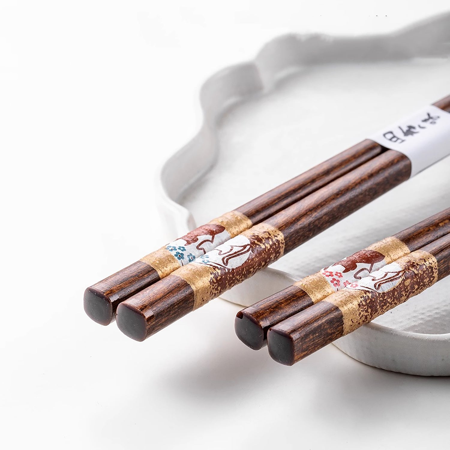Baguettes en bois avec Chats sous les fleurs de cerisier