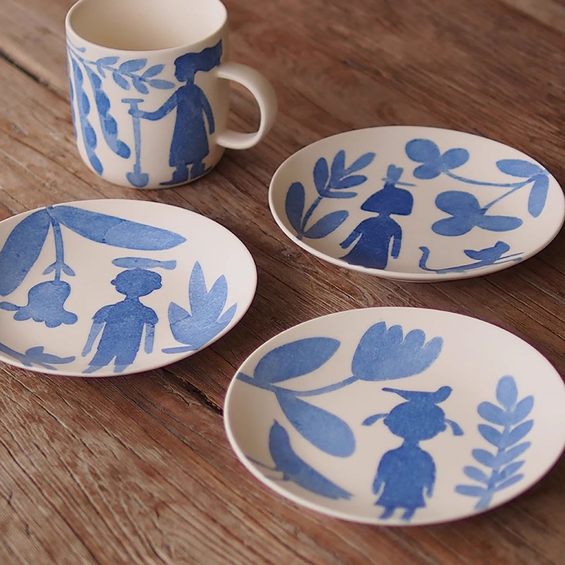 Assiette en Céramique avec motif "Oiseau et Famille"