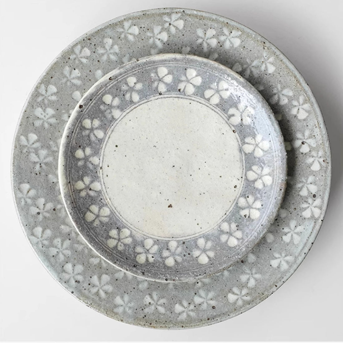 Assiette de Ginpo Mishima avec motif floral