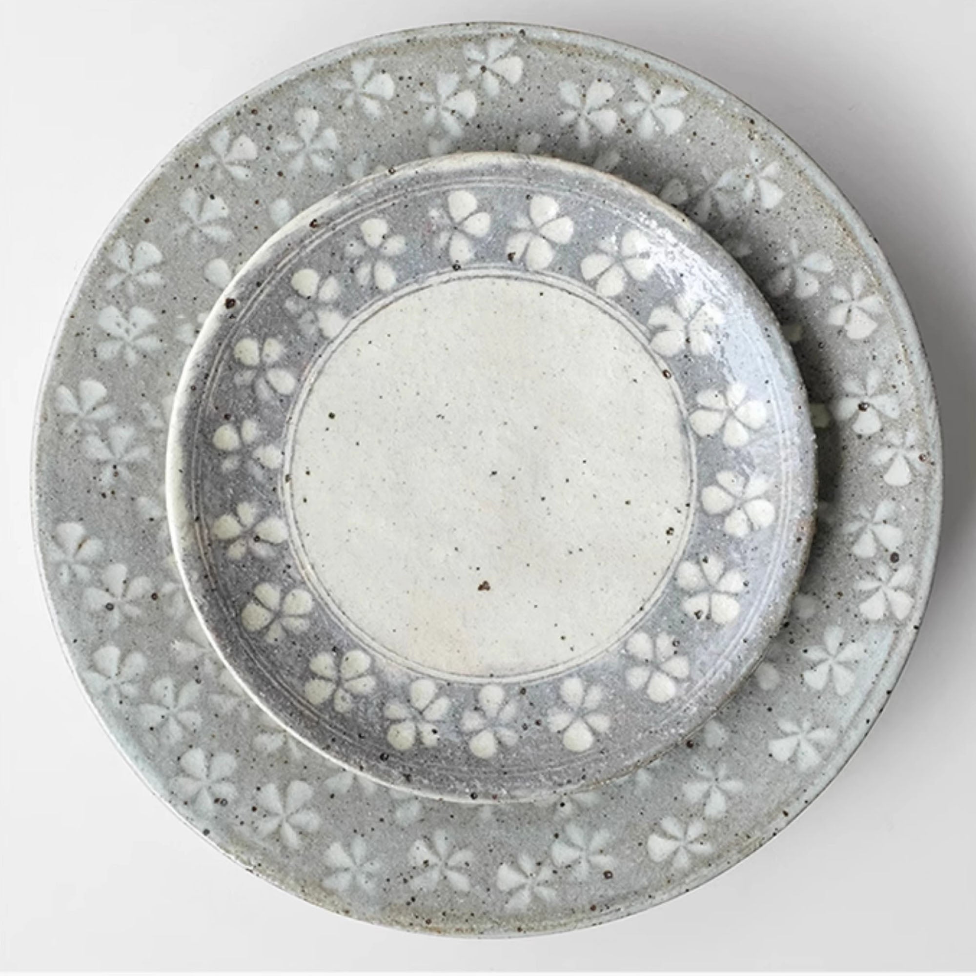 Assiette de Ginpo Mishima avec motif floral