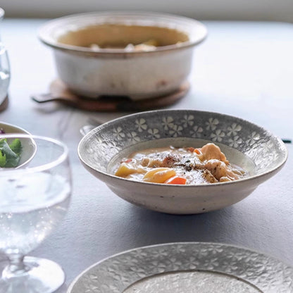 Assiette de Ginpo Mishima avec motif floral