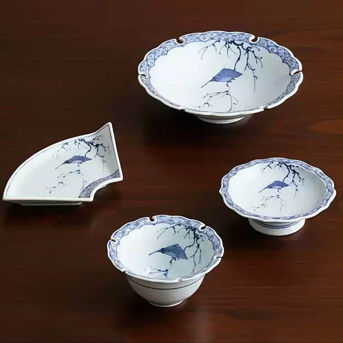 Vaisselle Hamato Arita-yaki bleu et blanc motif oiseau
