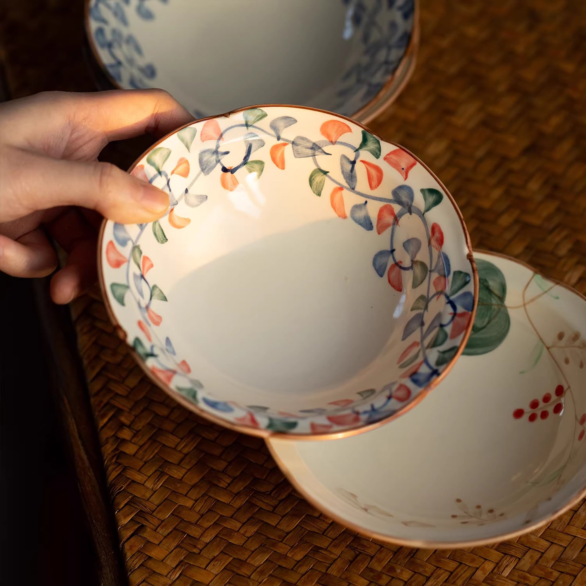 Assiette Minoyaki motif champêtre peinte à la main