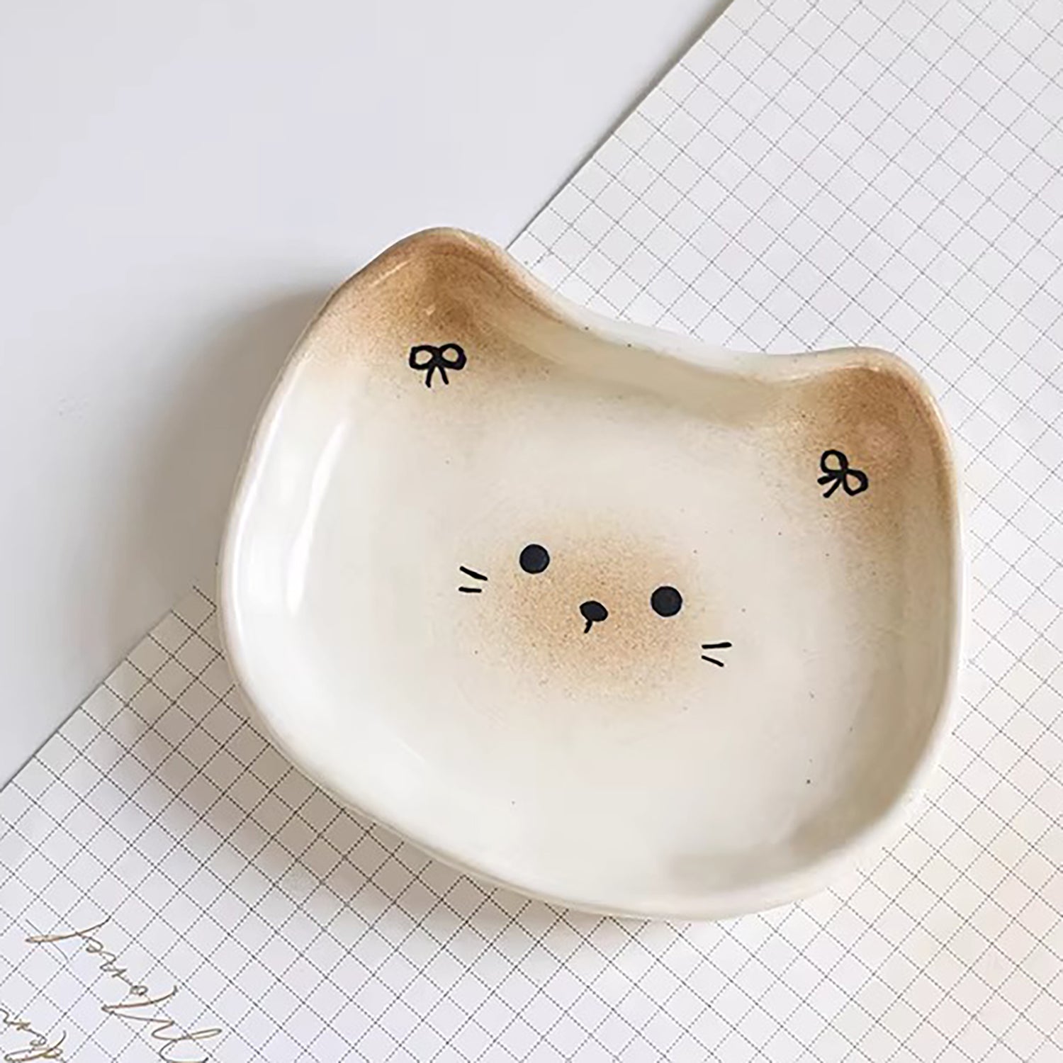 Petite assiette artisanale en forme de chat