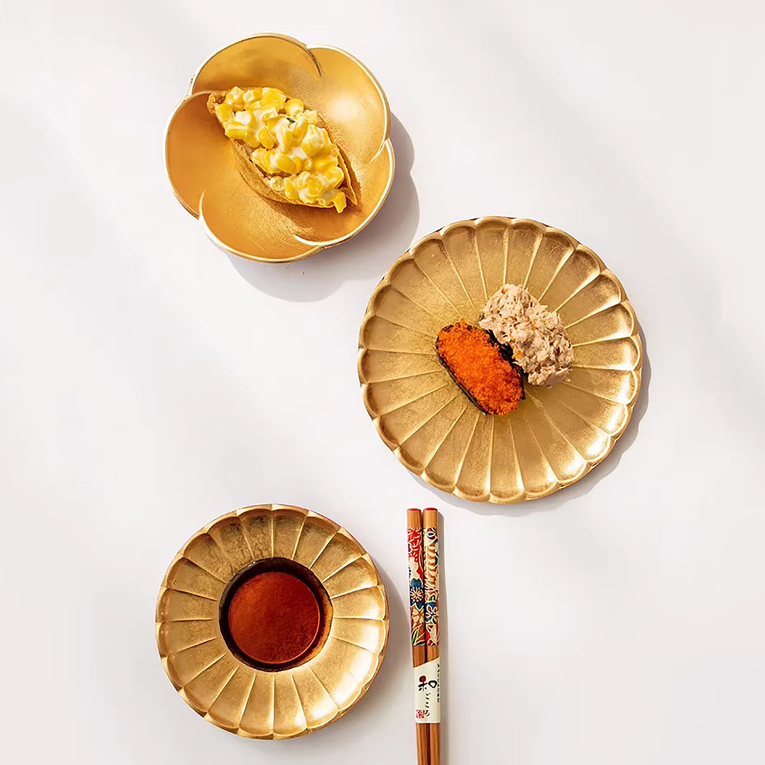 Assiette Yamanaka laque feuille d’or forme fleur