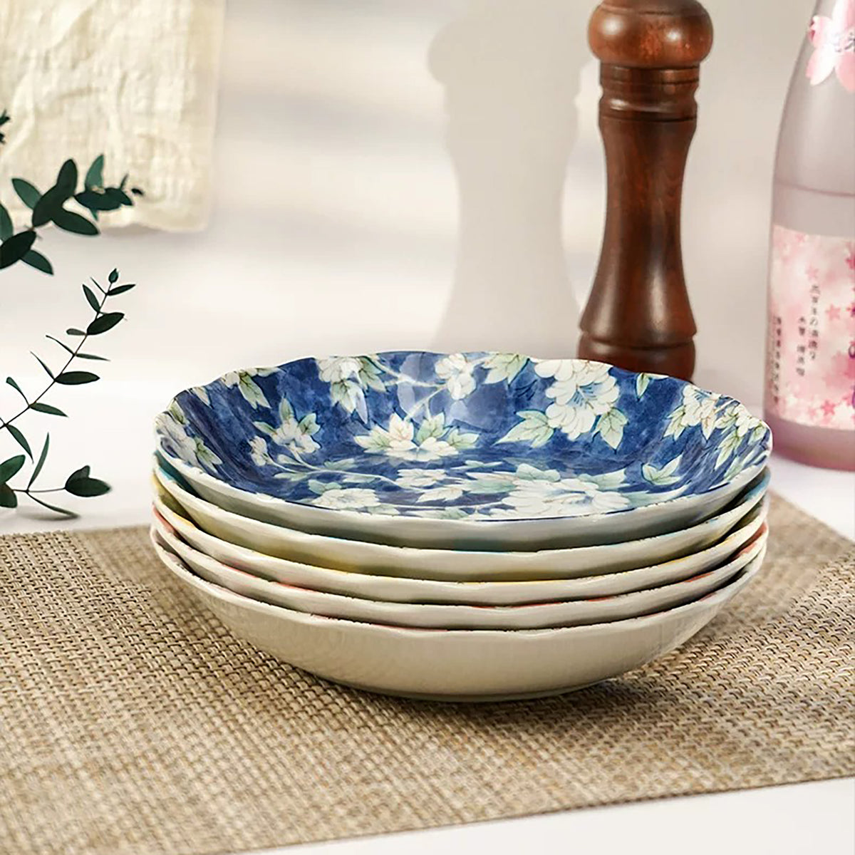Mino-yaki ceramic plate with colorful floral patterns