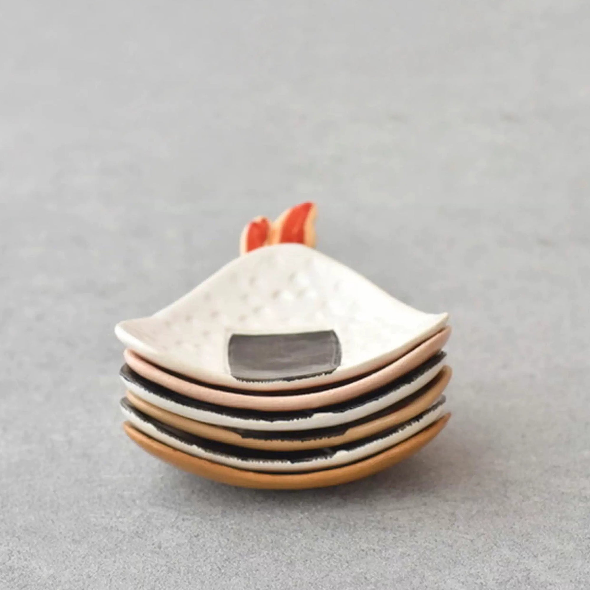Petite assiette Mino-yaki en forme d’onigiri
