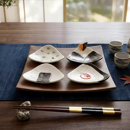Petite assiette Mino-yaki en forme d’onigiri
