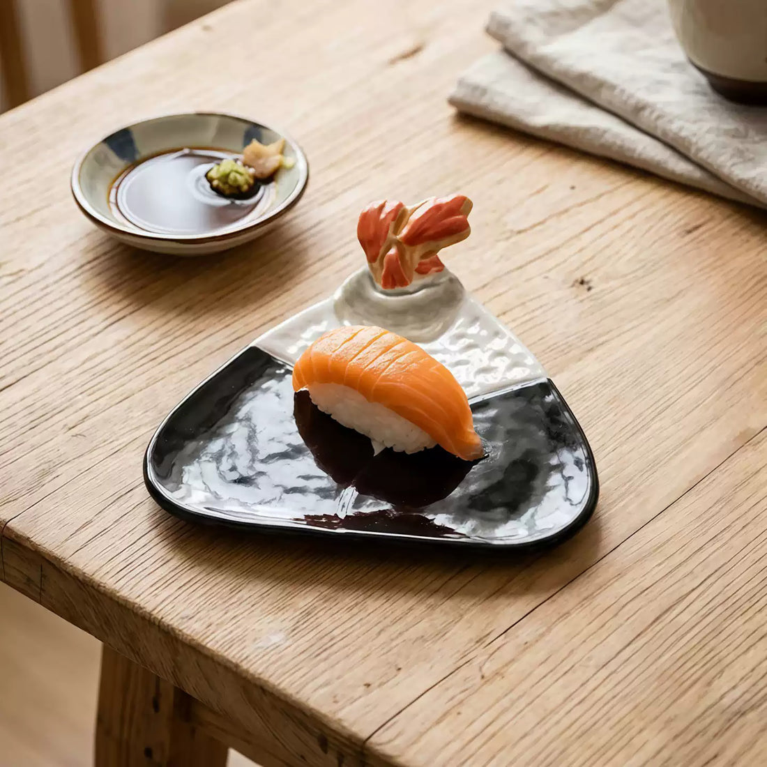 Petite assiette Mino-yaki en forme d’onigiri
