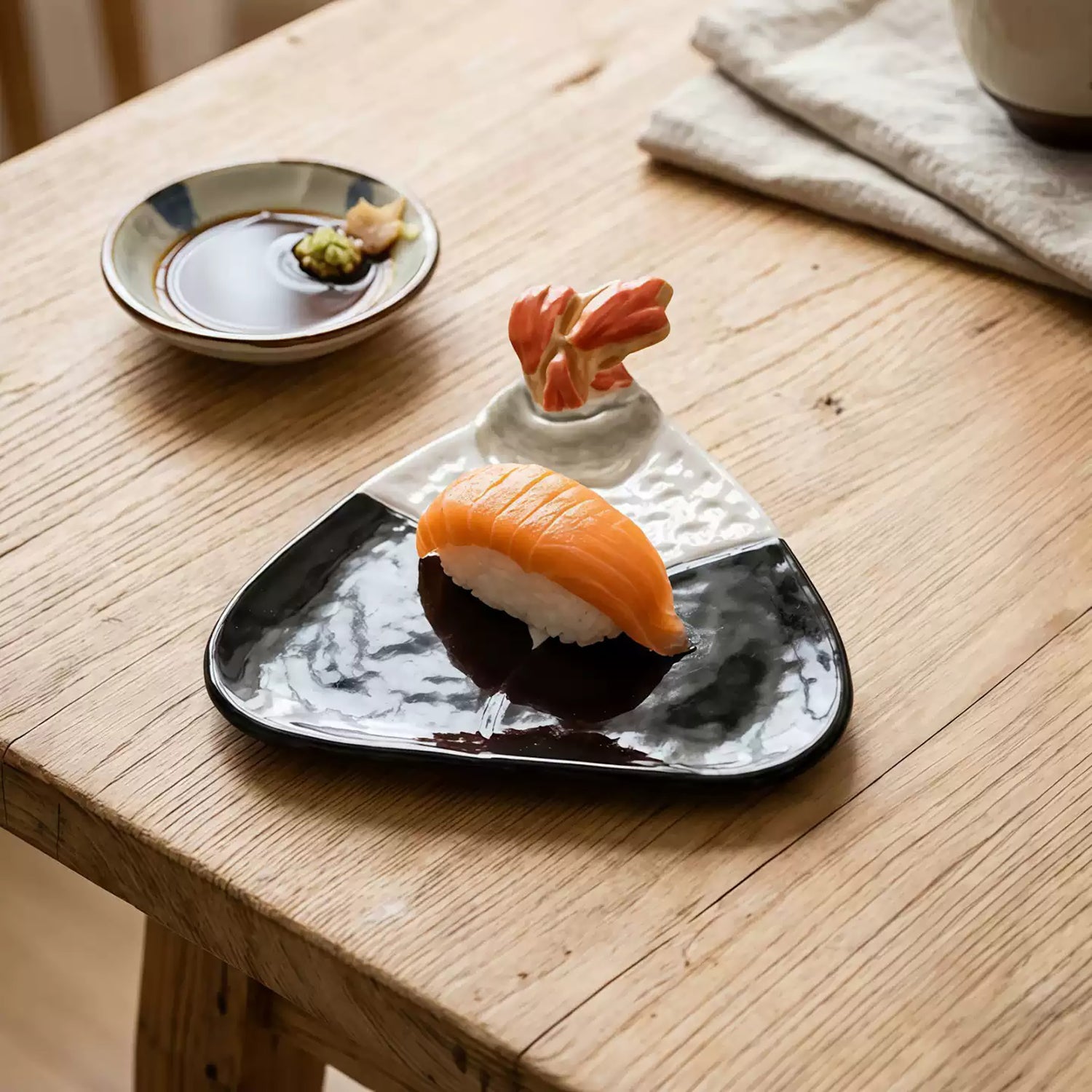 Petite assiette Mino-yaki en forme d’onigiri