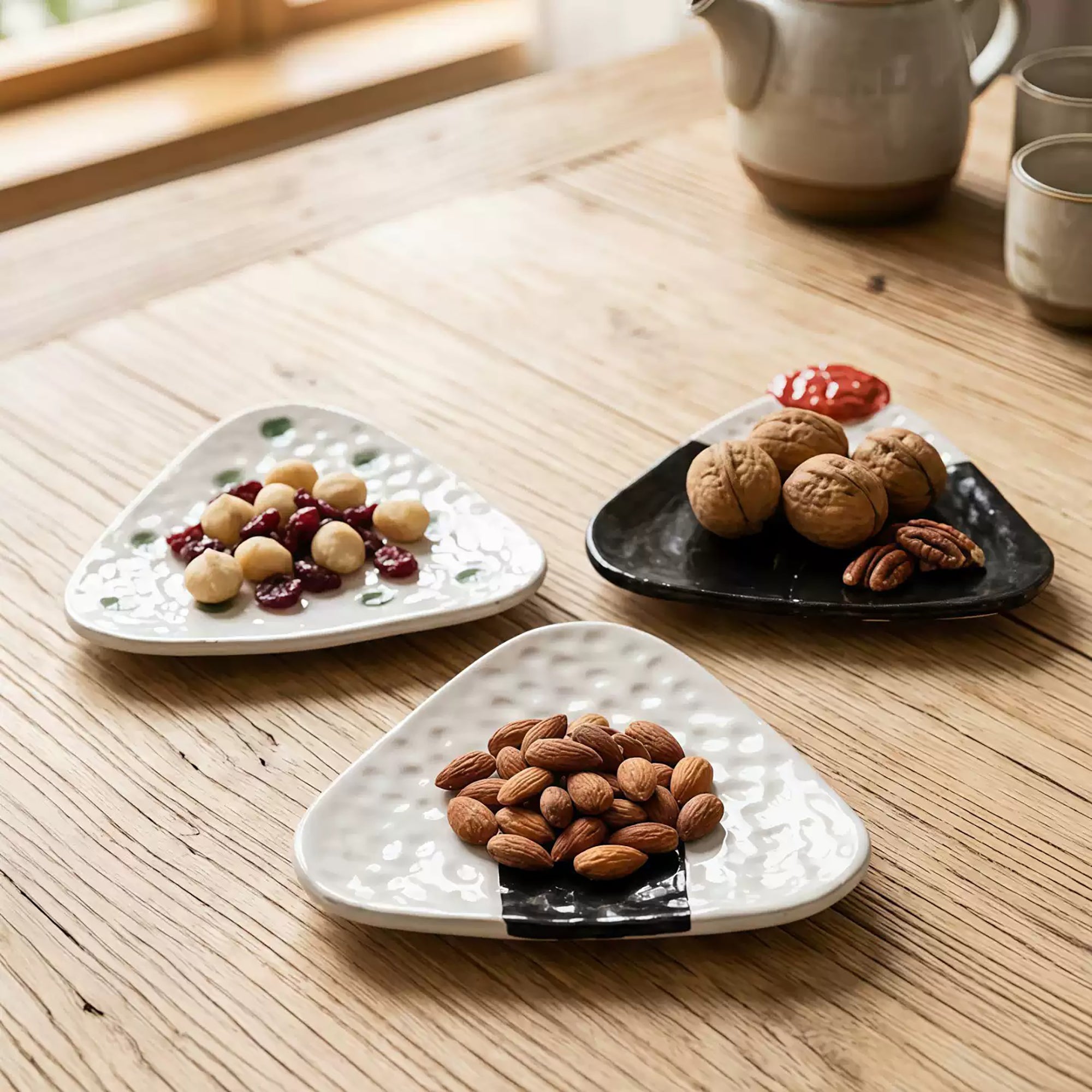 Petite assiette Mino-yaki en forme d’onigiri